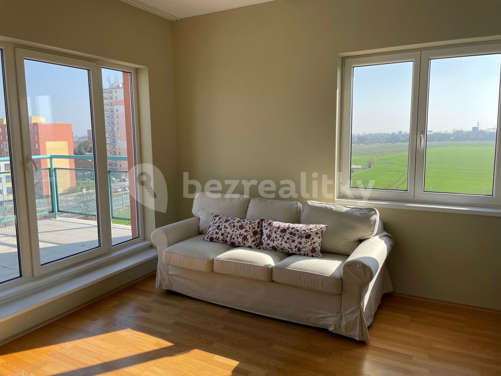 2 bedroom with open-plan kitchen flat to rent, 85 m², Tupolevova, Prague, Prague 2 bedroom with open-plan kitchen flat to rent, 85 m², Tupolevova, Prague, Prague