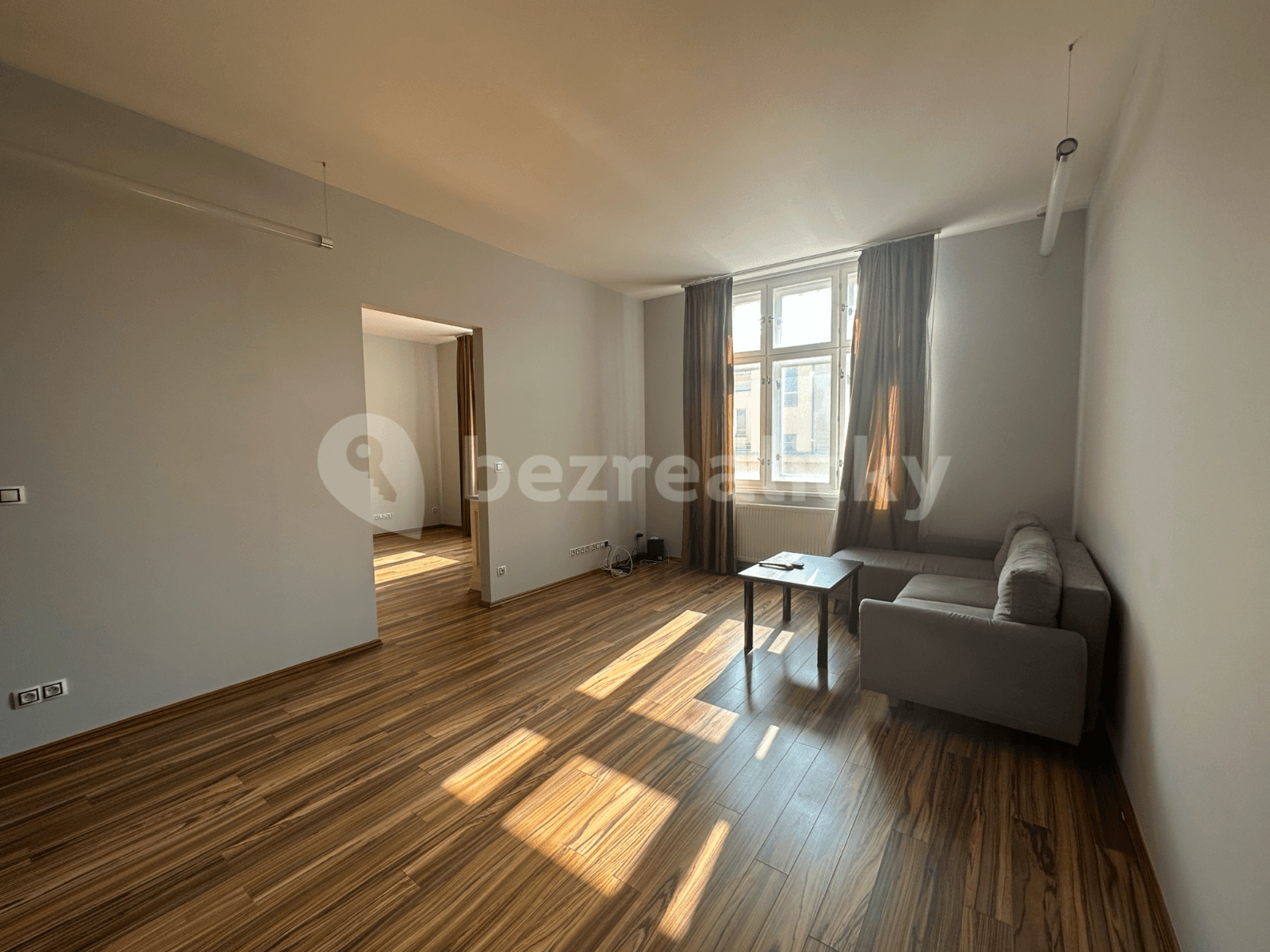 5 bedroom with open-plan kitchen flat to rent, 200 m², Dobrovského, Prague, Prague
