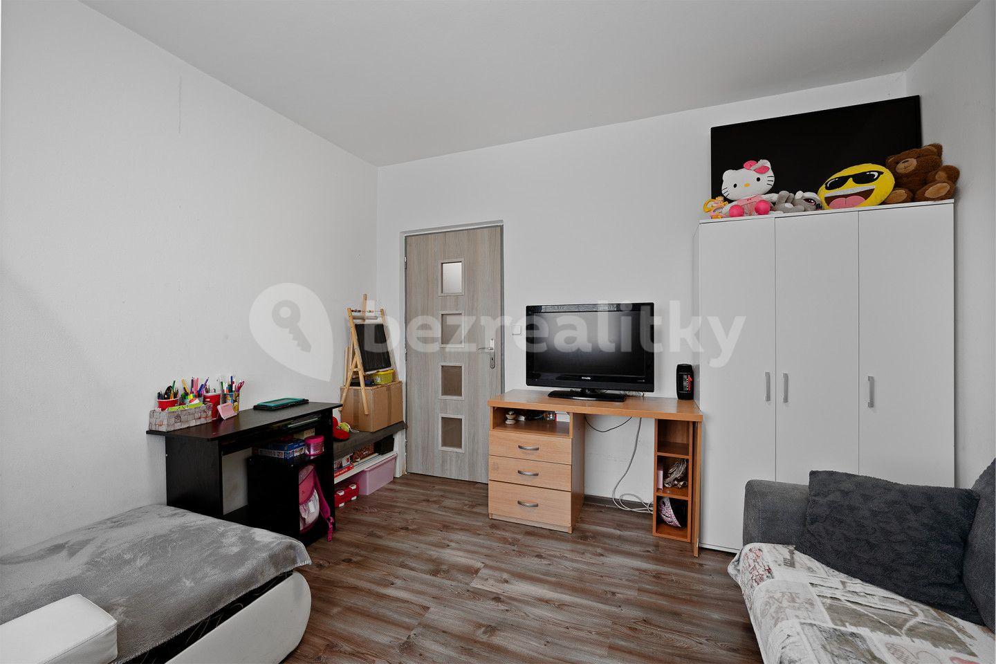 3 bedroom flat for sale, 63 m², Školní náměstí, Hostomice, Ústecký Region