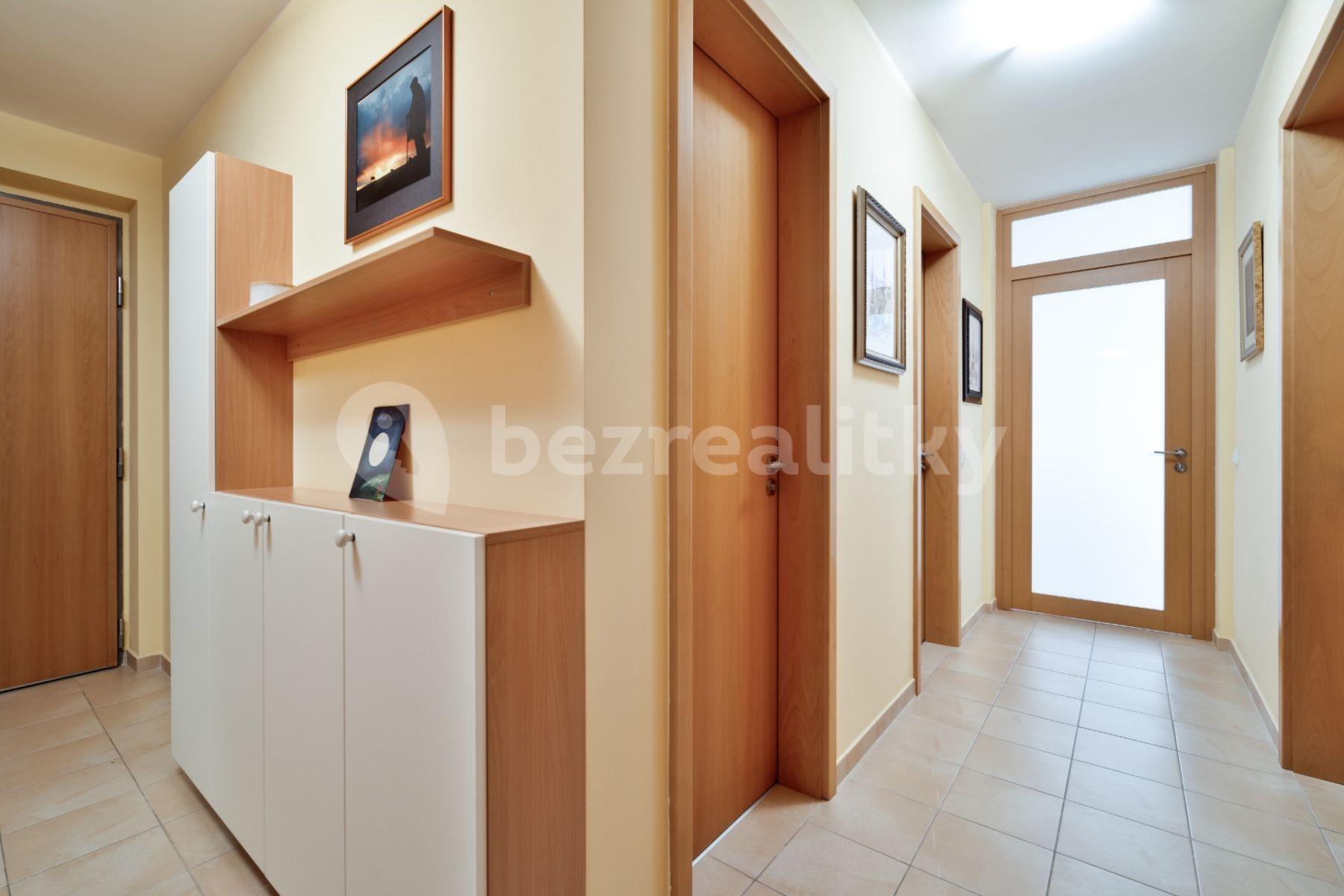 2 bedroom with open-plan kitchen flat for sale, 90 m², Valečovská, Prague, Prague
