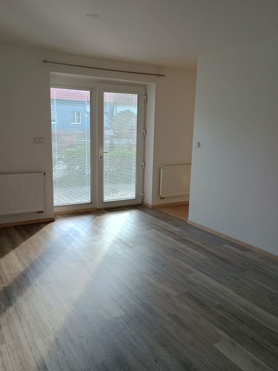 1 bedroom with open-plan kitchen flat to rent, 95 m², Školní, Troubsko, Jihomoravský Region 1 bedroom with open-plan kitchen flat to rent, 95 m², Školní, Troubsko, Jihomoravský Region