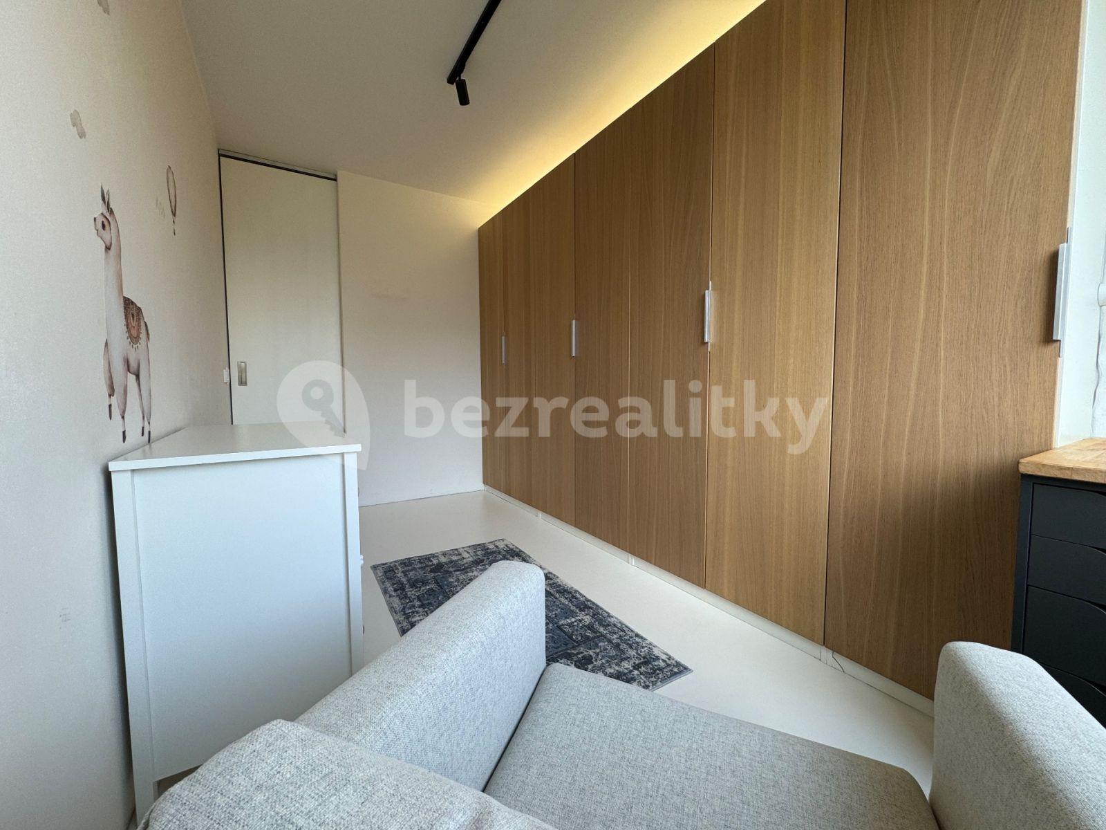 3 bedroom flat for sale, 66 m², Brodského, Prague, Prague