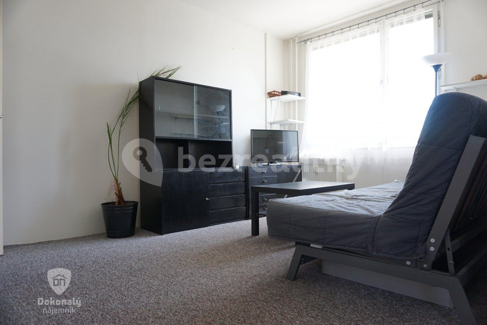 3 bedroom with open-plan kitchen flat to rent, 68 m², Novoborská, Prague, Prague