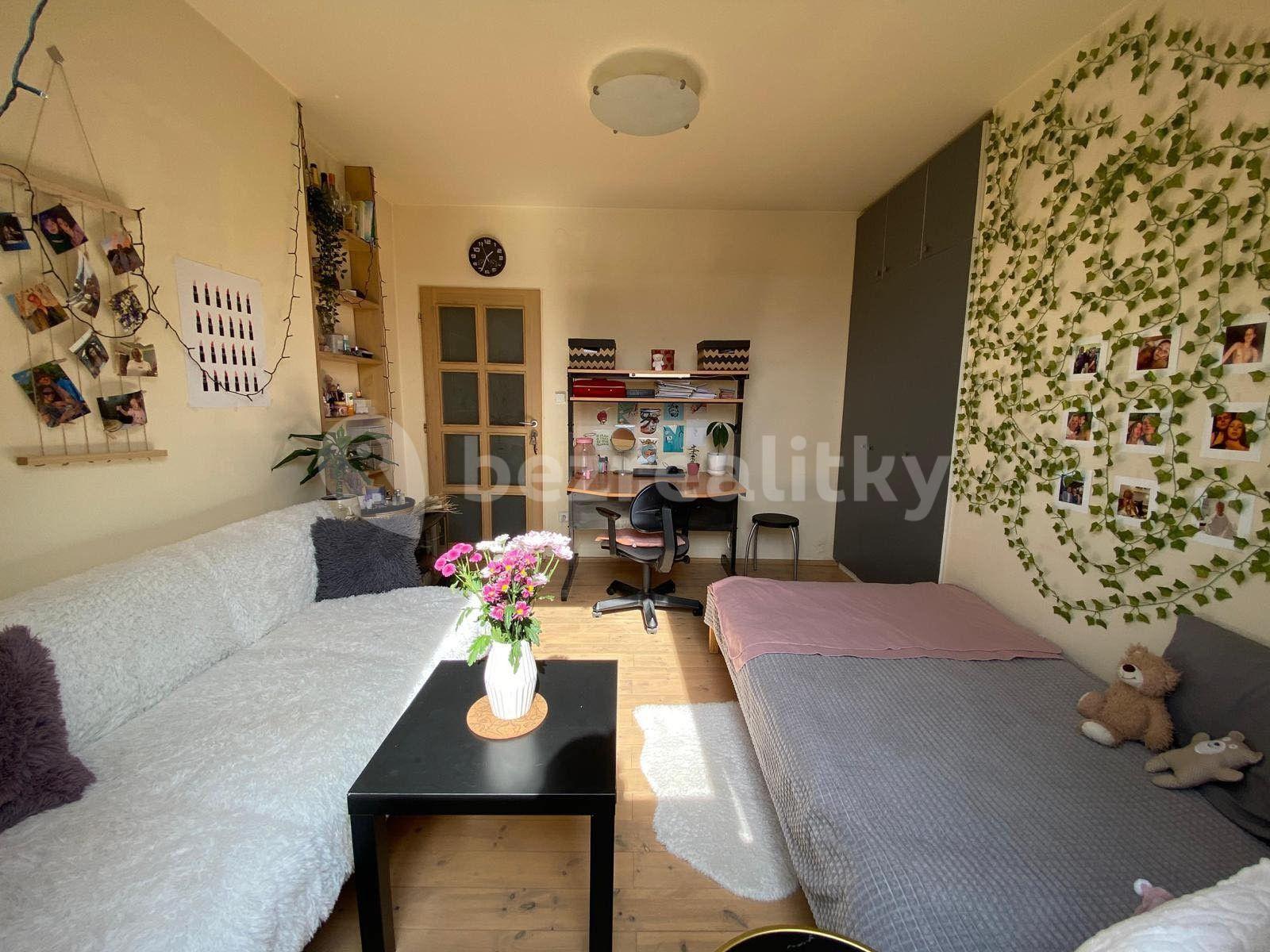 3 bedroom with open-plan kitchen flat to rent, 100 m², K Horoměřicům, Prague, Prague