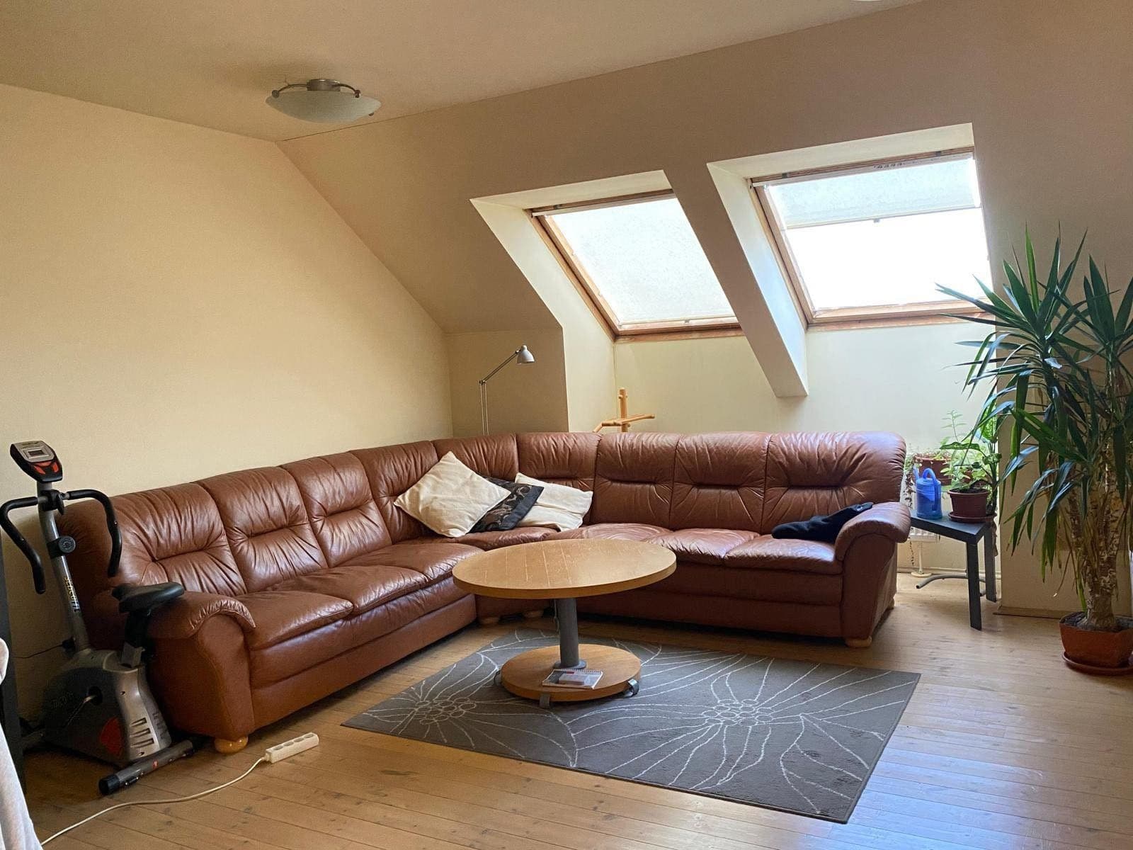 3 bedroom with open-plan kitchen flat to rent, 100 m², K Horoměřicům, Prague, Prague 3 bedroom with open-plan kitchen flat to rent, 100 m², K Horoměřicům, Prague, Prague