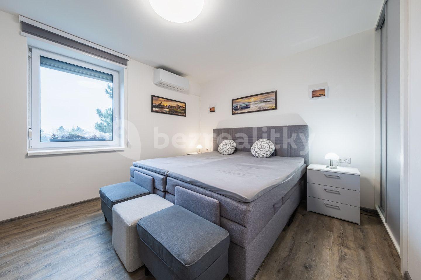 2 bedroom with open-plan kitchen flat for sale, 83 m², Radim, Středočeský Region