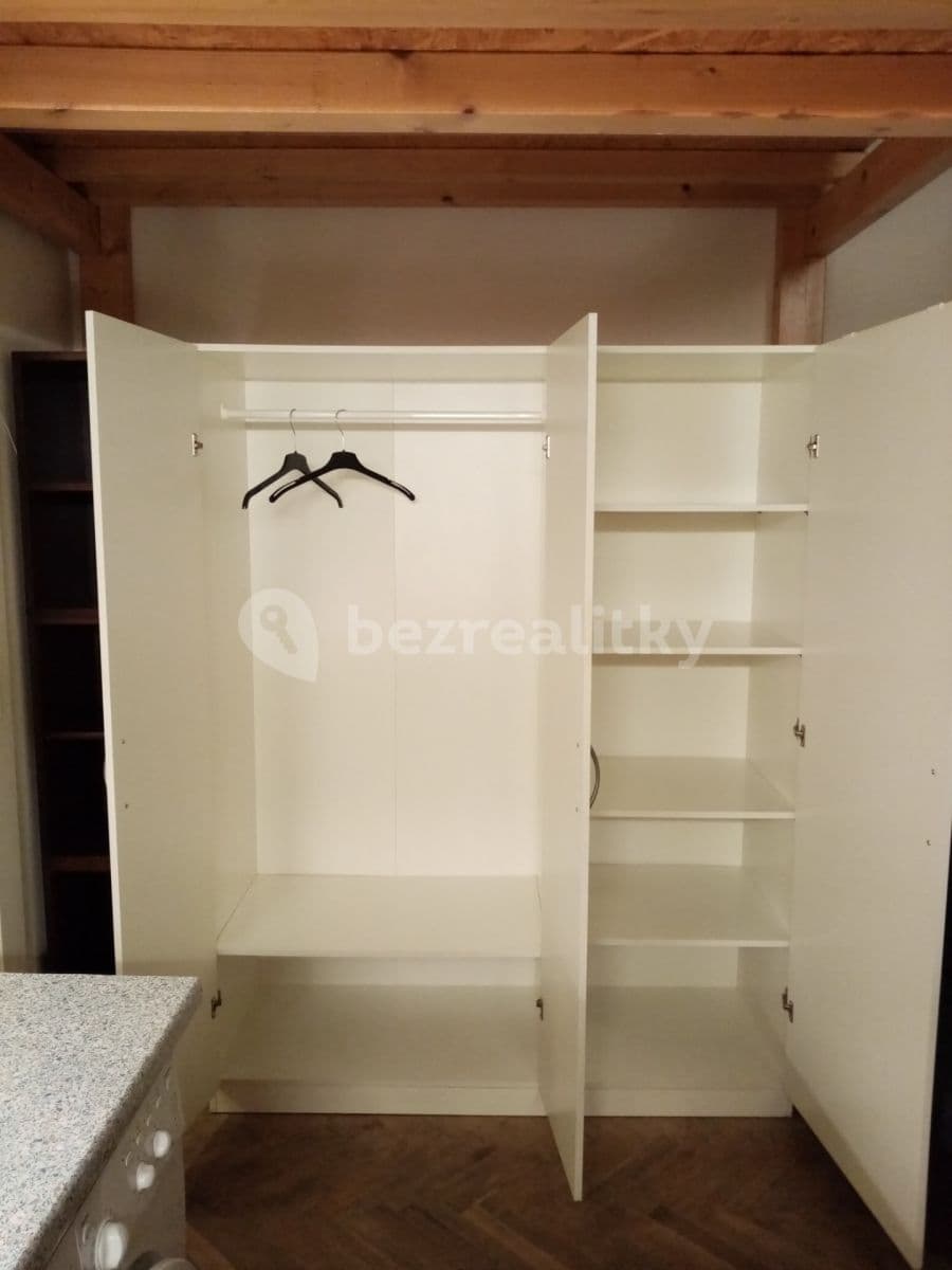 Small studio flat to rent, 25 m², U Smaltovny, Prague, Prague Small studio flat to rent, 25 m², U Smaltovny, Prague, Prague