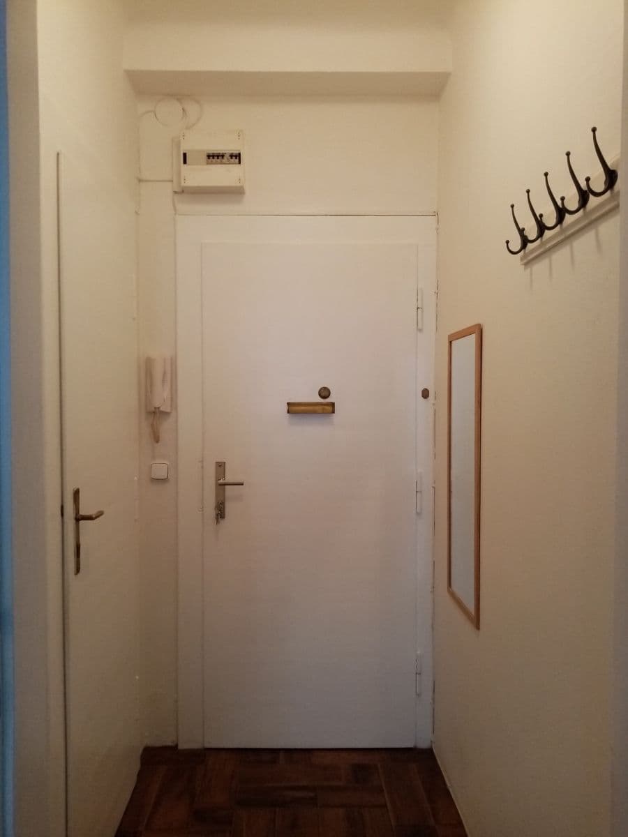 Small studio flat to rent, 25 m², U Smaltovny, Prague, Prague Small studio flat to rent, 25 m², U Smaltovny, Prague, Prague