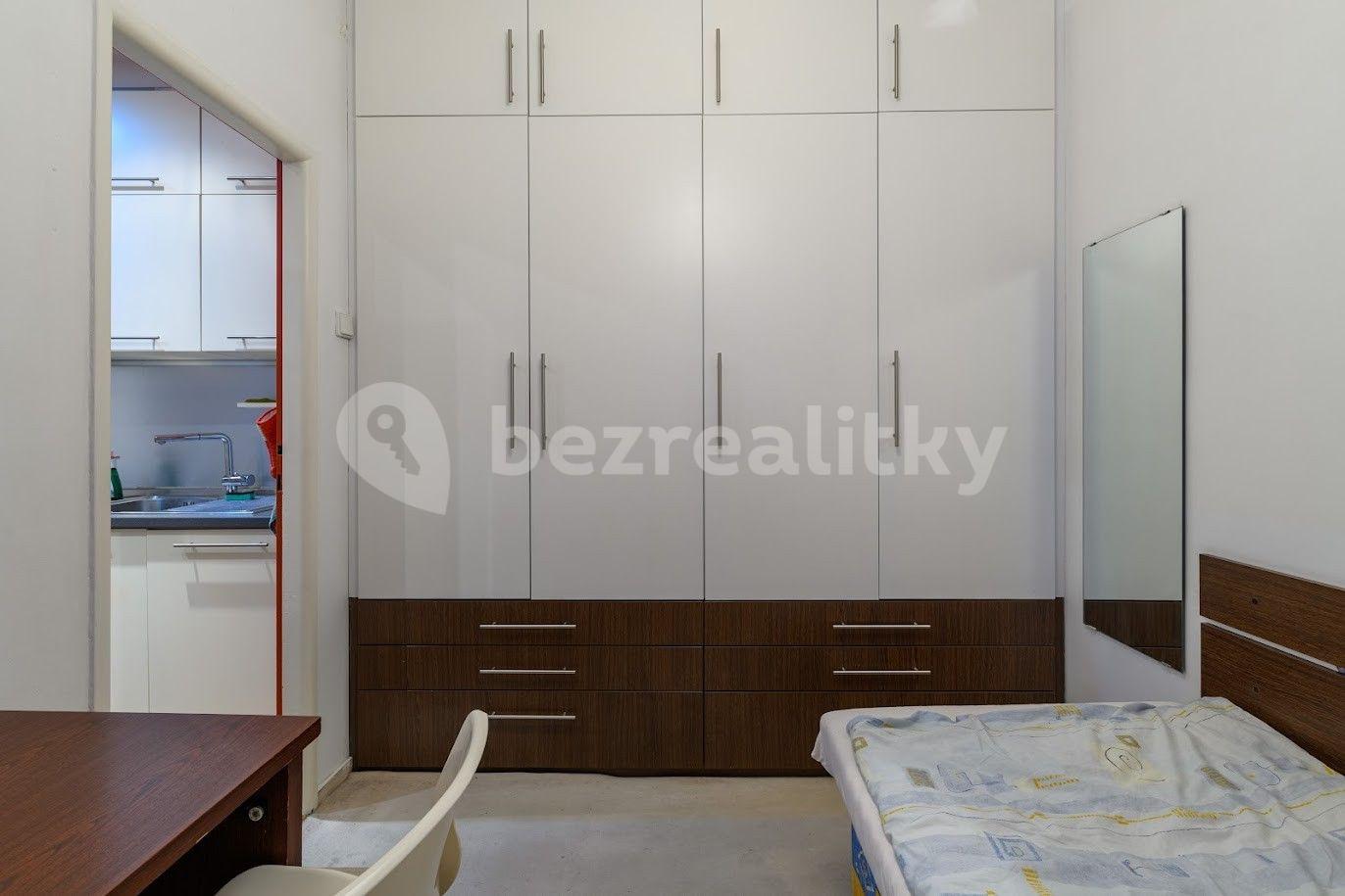 4 bedroom flat to rent, 113 m², Floriánske námestie, Bratislava - mestská časť Staré Mesto, Bratislavský Region
