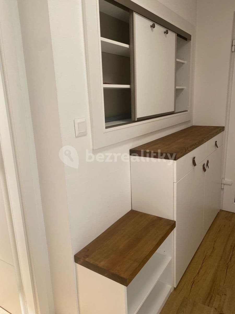 2 bedroom flat to rent, 63 m², U Potoka, Všenory, Středočeský Region 2 bedroom flat to rent, 63 m², U Potoka, Všenory, Středočeský Region