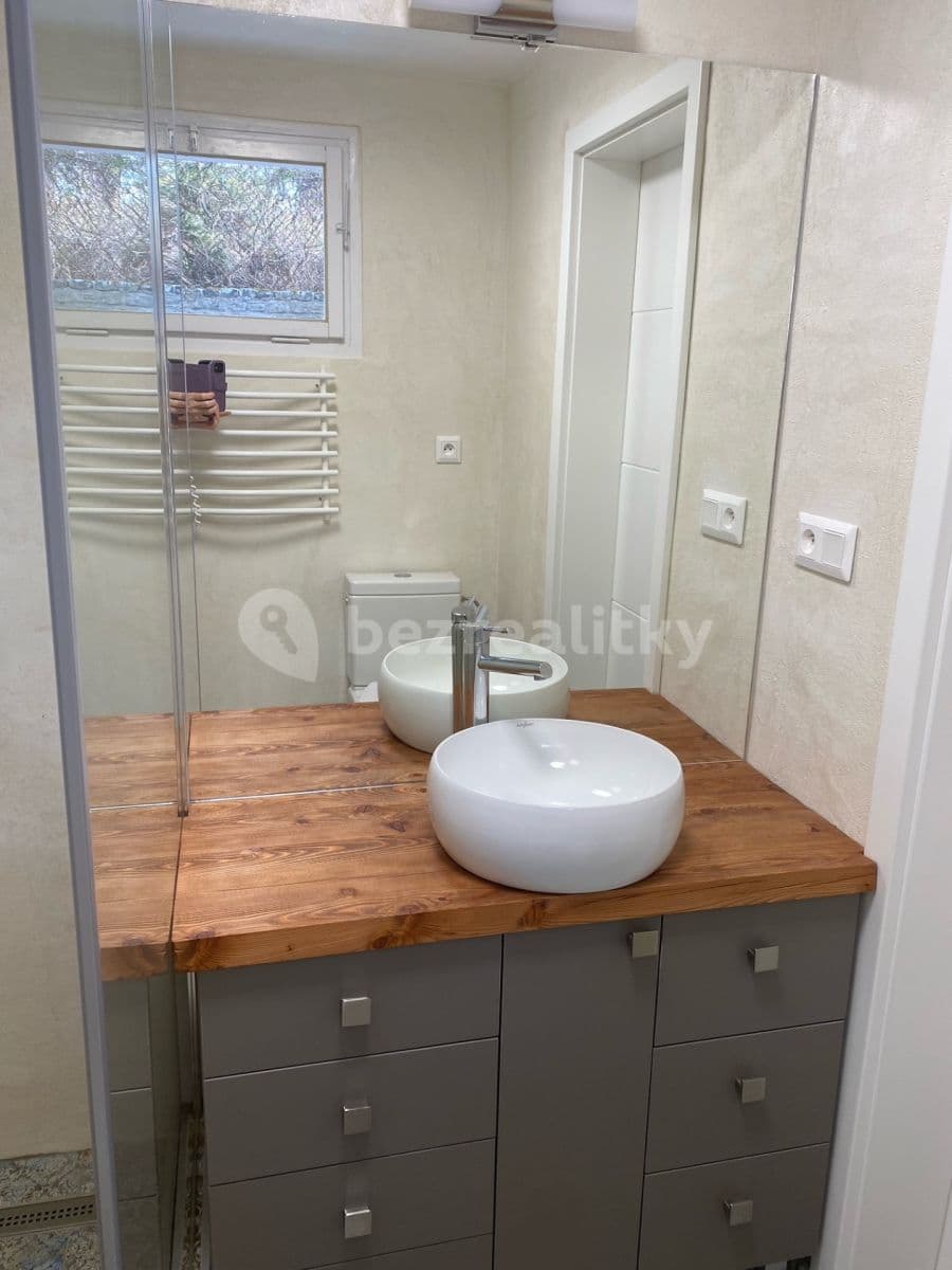 2 bedroom flat to rent, 63 m², U Potoka, Všenory, Středočeský Region 2 bedroom flat to rent, 63 m², U Potoka, Všenory, Středočeský Region