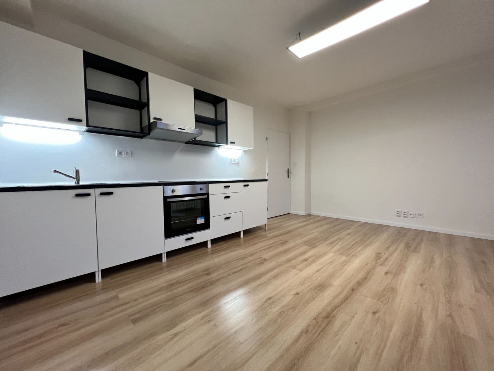 1 bedroom with open-plan kitchen flat to rent, 55 m², Moskevská, Kladno, Středočeský Region 1 bedroom with open-plan kitchen flat to rent, 55 m², Moskevská, Kladno, Středočeský Region
