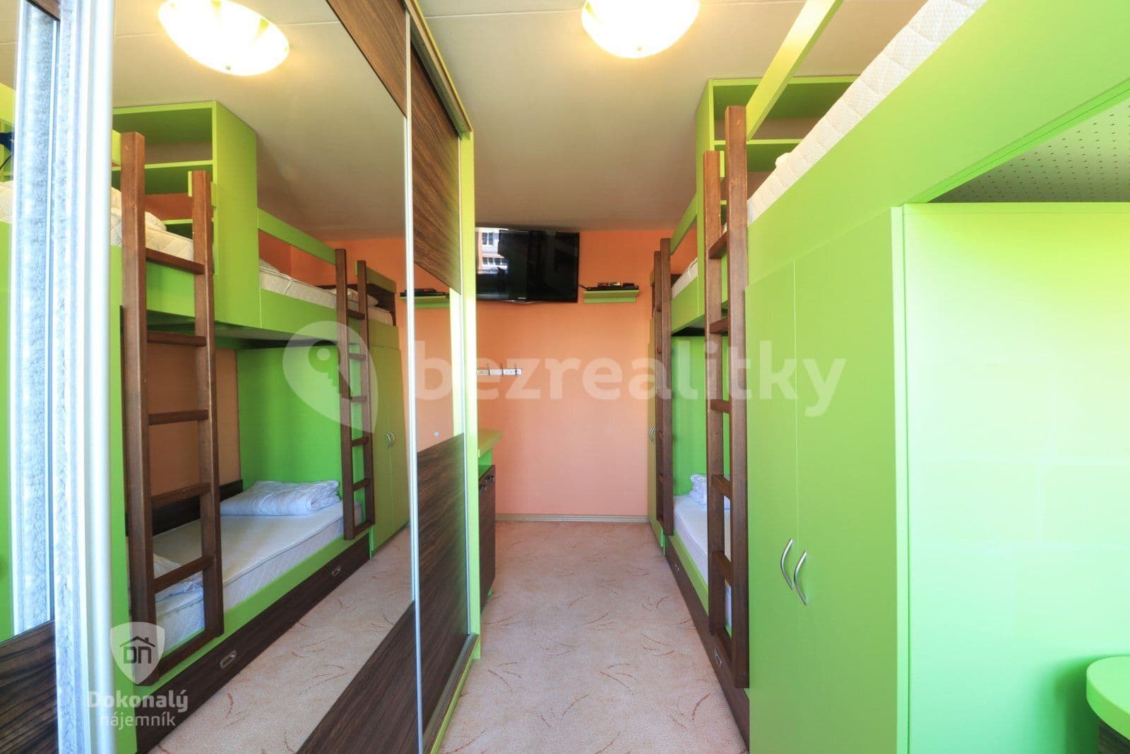 2 bedroom with open-plan kitchen flat to rent, 73 m², Nevanova, Prague, Prague