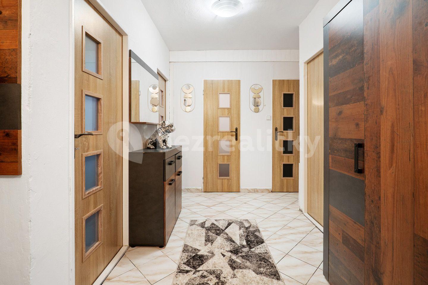 2 bedroom with open-plan kitchen flat for sale, 74 m², Dukelských hrdinů, Krupka, Ústecký Region