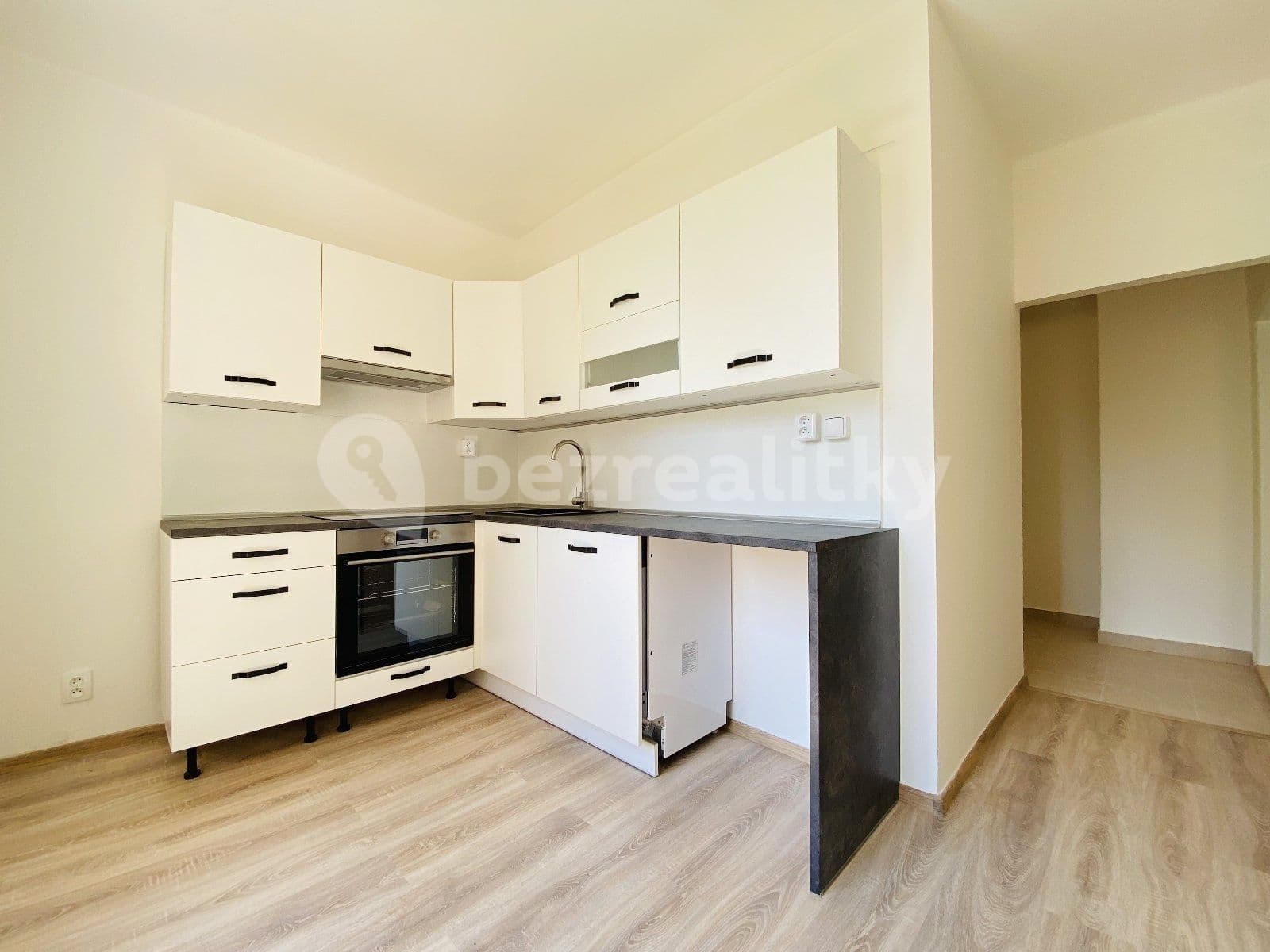 3 bedroom flat to rent, 71 m², Sokolská třída, Ostrava, Moravskoslezský Region