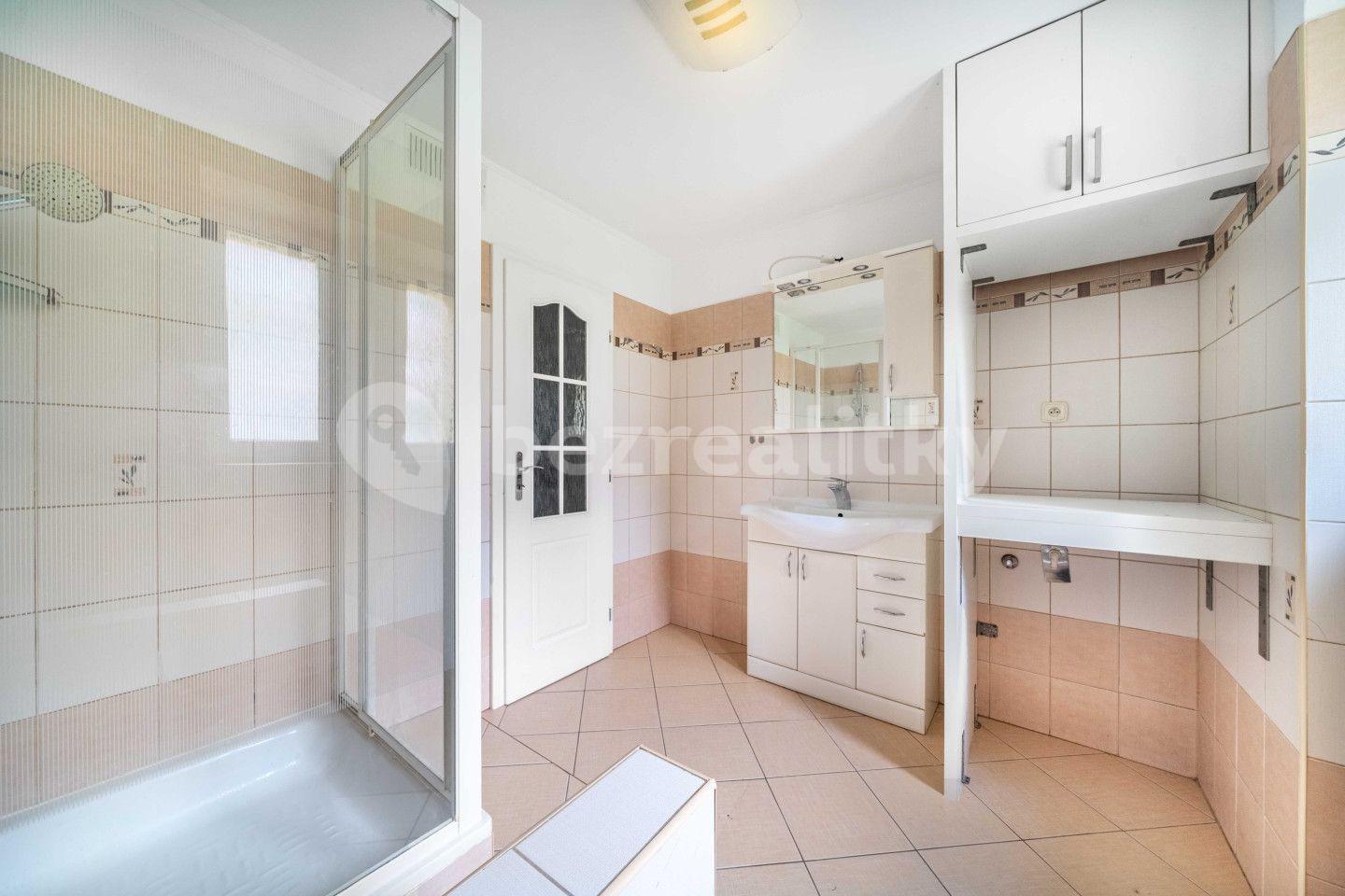2 bedroom with open-plan kitchen flat for sale, 53 m², V Lipkách, Mníšek pod Brdy, Středočeský Region