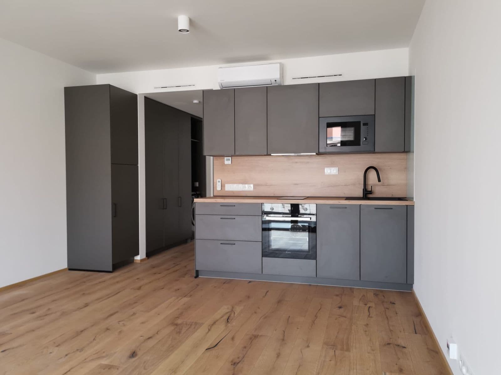 Studio flat to rent, 32 m², Křižíkova, Prague, Prague Studio flat to rent, 32 m², Křižíkova, Prague, Prague