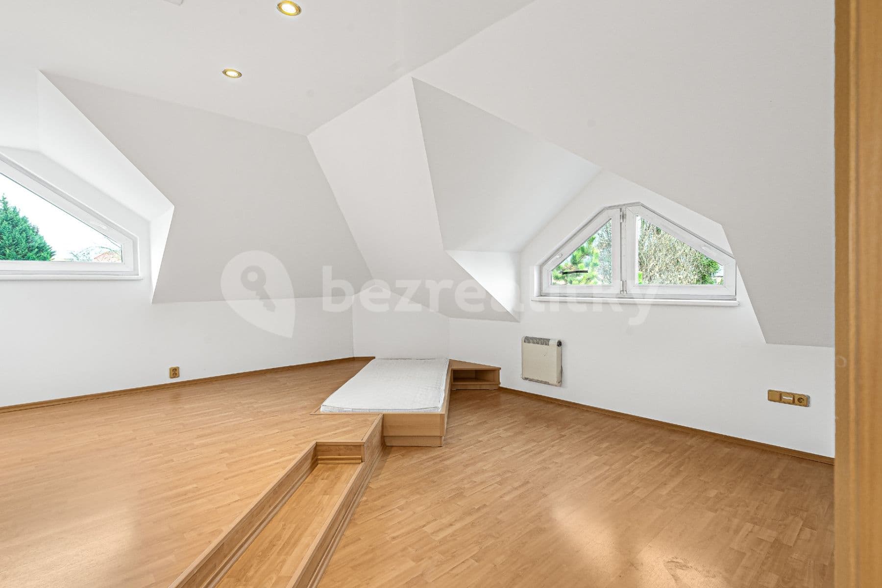 house to rent, 300 m², Dobrovského, Rajhrad, Jihomoravský Region house to rent, 300 m², Dobrovského, Rajhrad, Jihomoravský Region