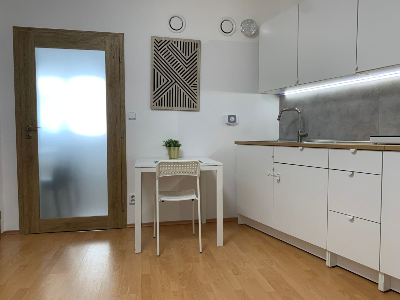 4 bedroom flat to rent, 17 m², Mickiewiczova, Bratislava - mestská časť Staré Mesto, Bratislavský Region 4 bedroom flat to rent, 17 m², Mickiewiczova, Bratislava - mestská časť Staré Mesto, Bratislavský Region