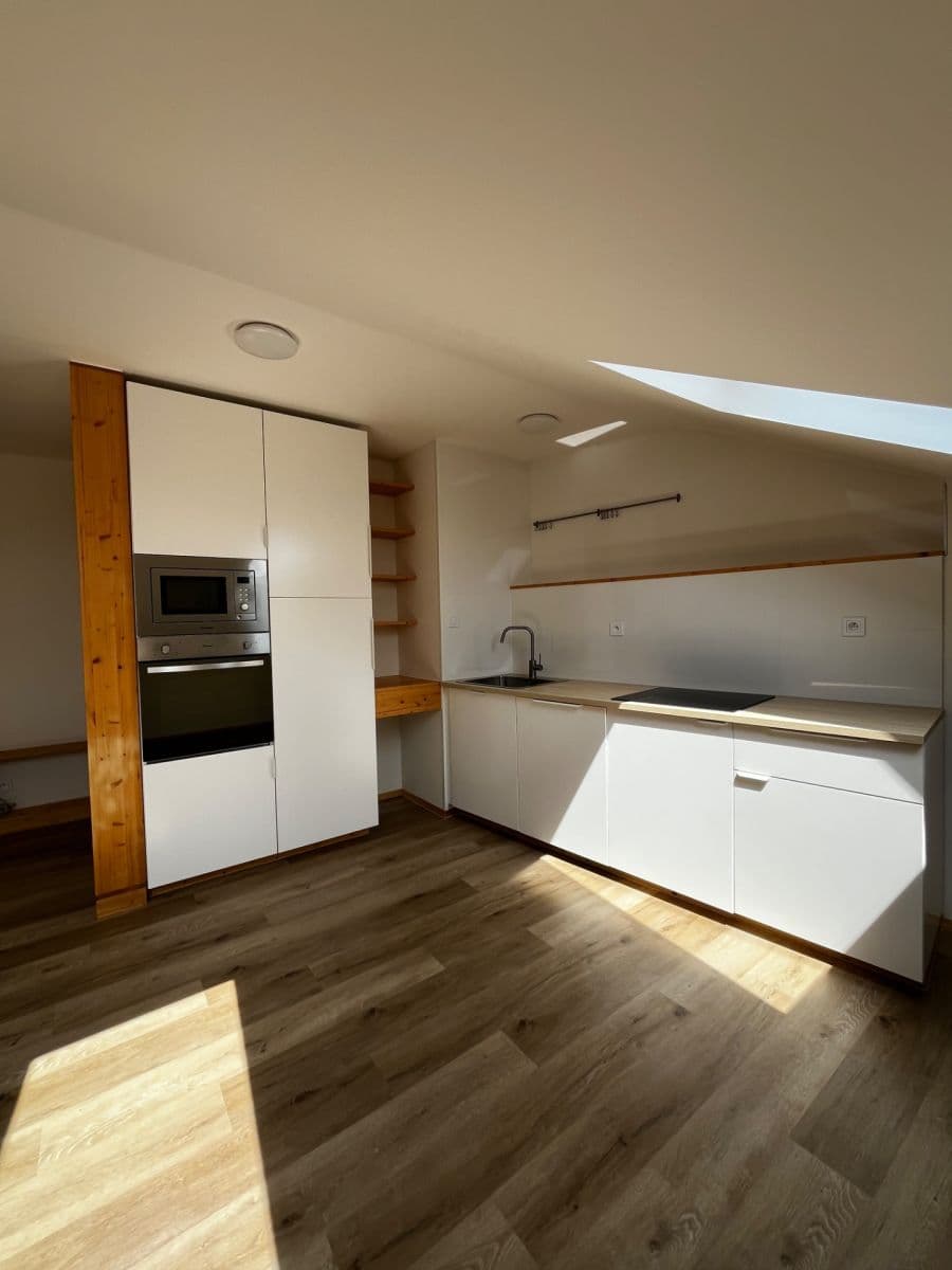 2 bedroom with open-plan kitchen flat to rent, 76 m², Trnkova, Brno, Jihomoravský Region 2 bedroom with open-plan kitchen flat to rent, 76 m², Trnkova, Brno, Jihomoravský Region