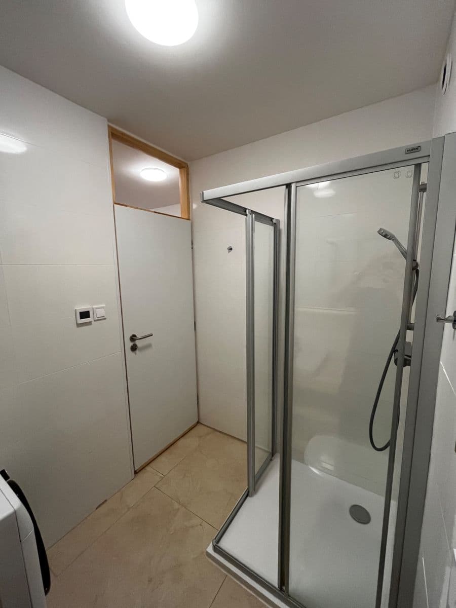 2 bedroom with open-plan kitchen flat to rent, 76 m², Trnkova, Brno, Jihomoravský Region 2 bedroom with open-plan kitchen flat to rent, 76 m², Trnkova, Brno, Jihomoravský Region