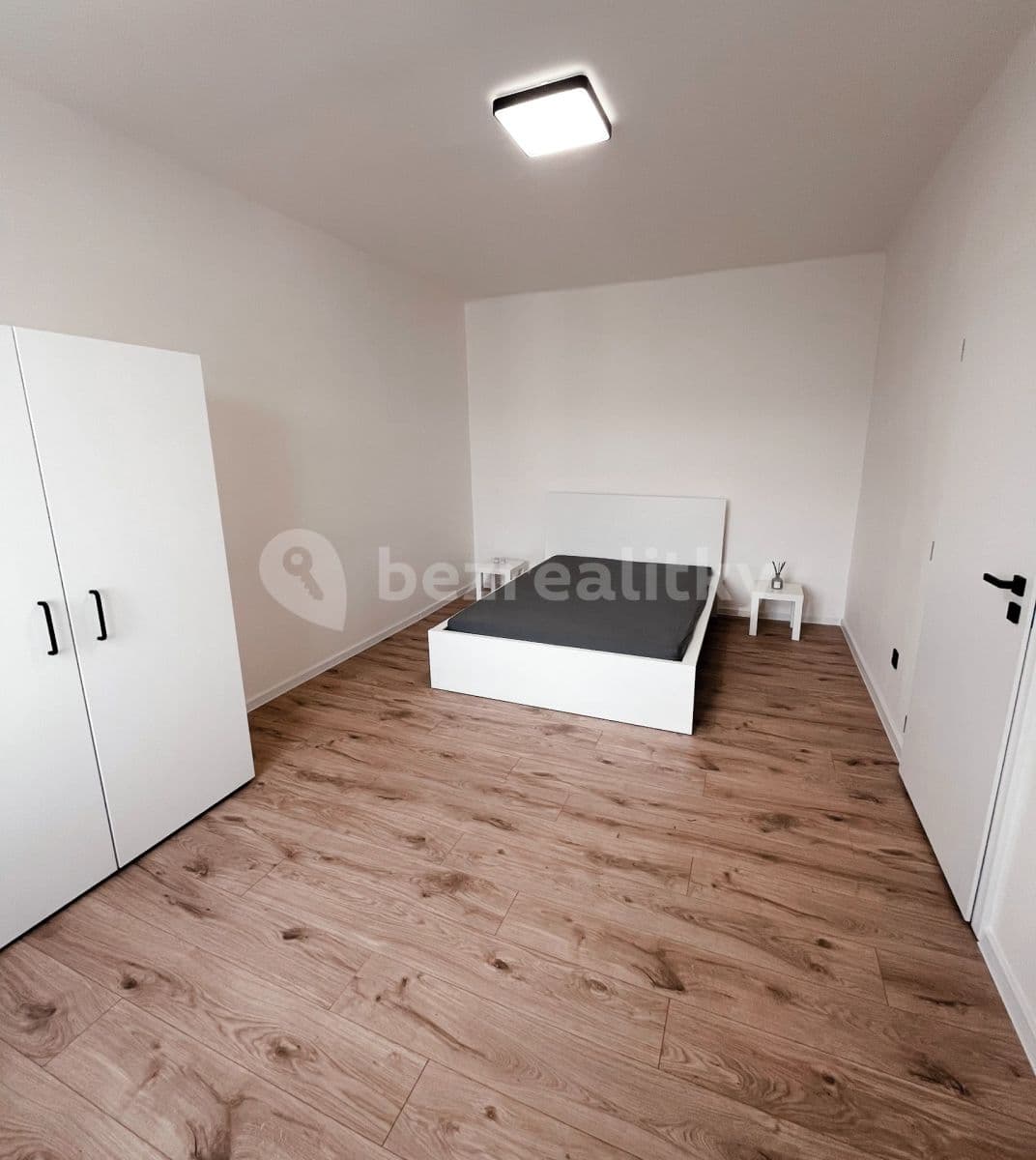 1 bedroom with open-plan kitchen flat to rent, 48 m², Kovářská, Prague, Prague 1 bedroom with open-plan kitchen flat to rent, 48 m², Kovářská, Prague, Prague