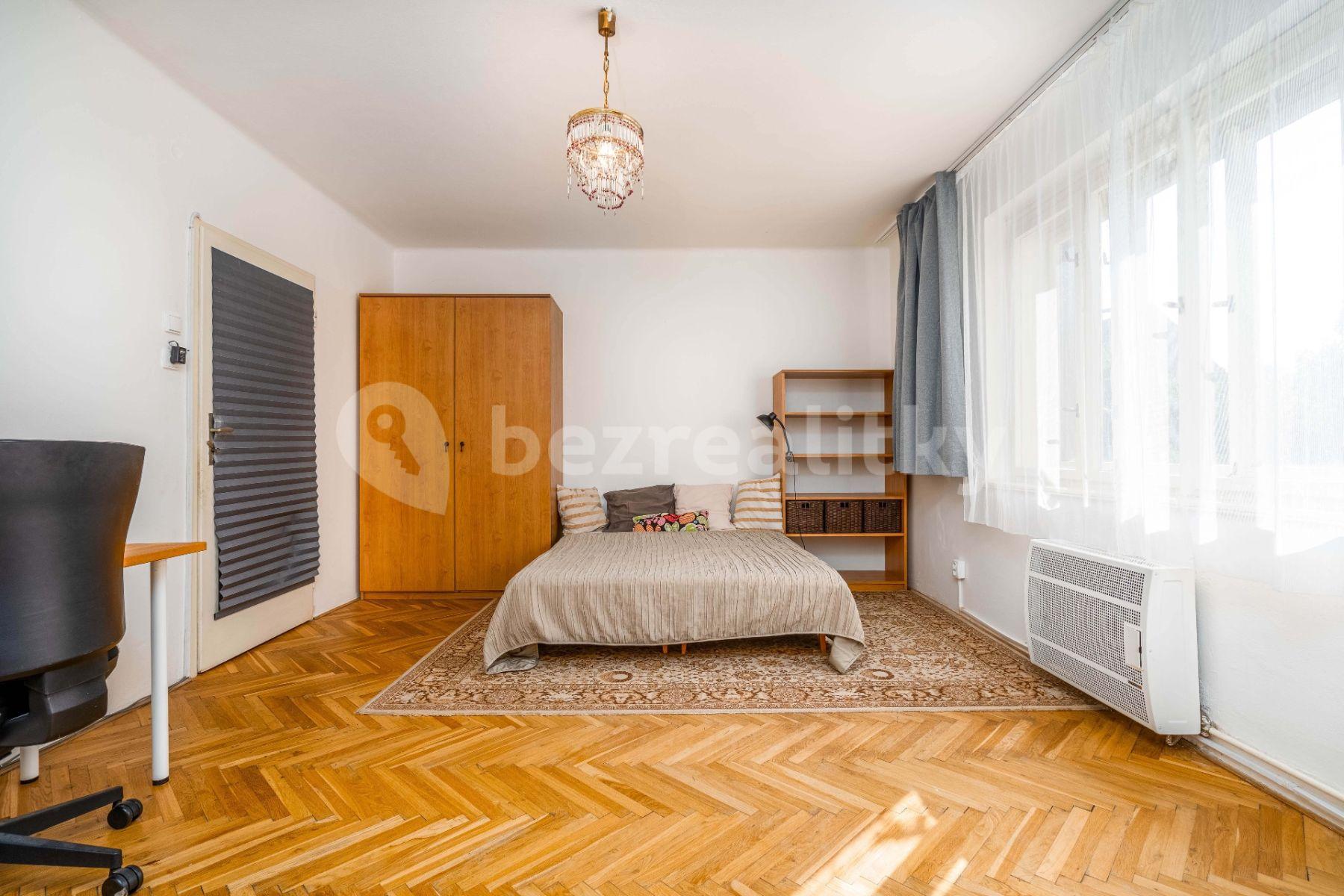 5 bedroom flat to rent, 100 m², Jiřinková, Prague, Prague
