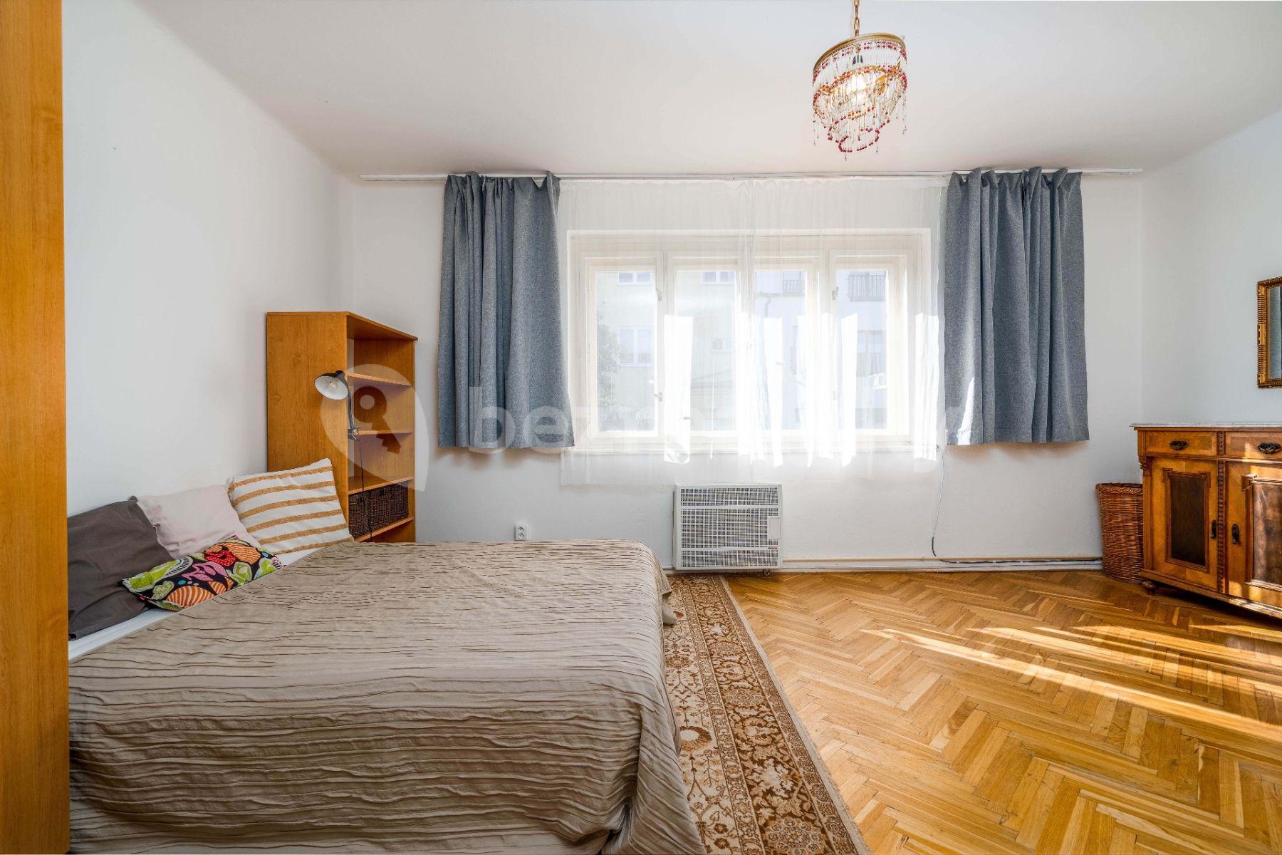 5 bedroom flat to rent, 100 m², Jiřinková, Prague, Prague