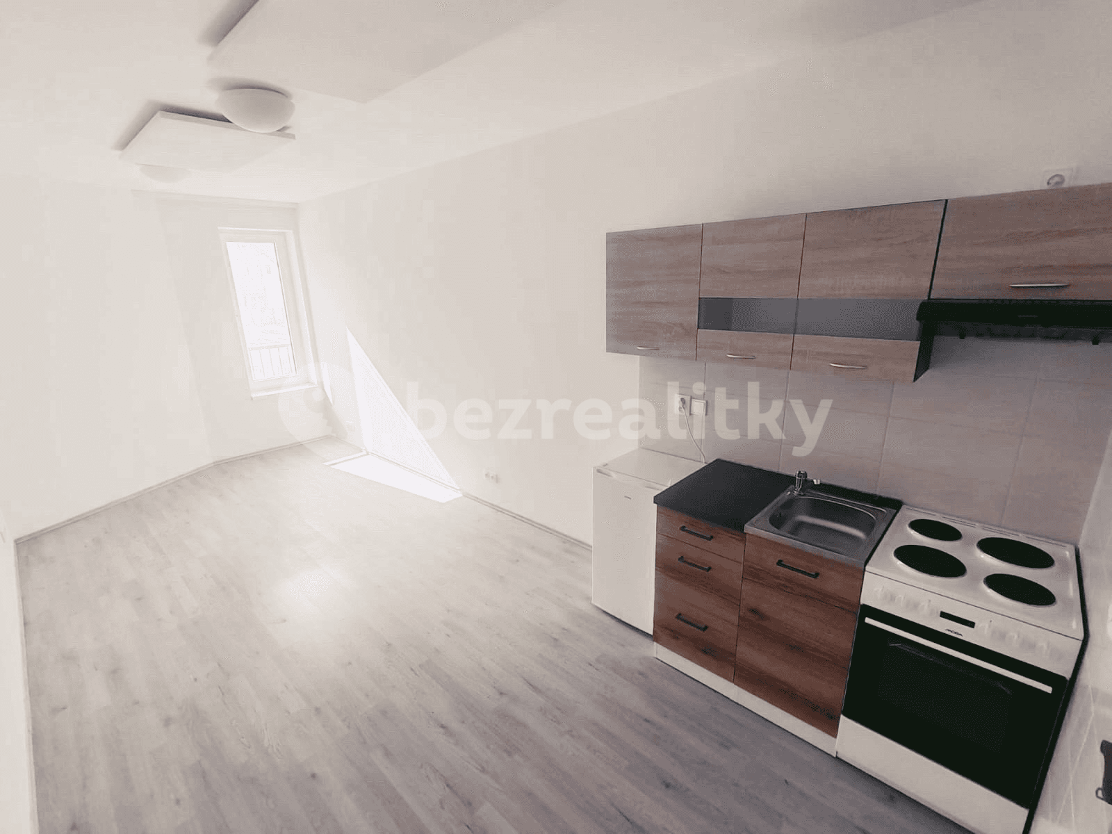 Studio flat for sale, 22 m², Škvorec, Středočeský Region