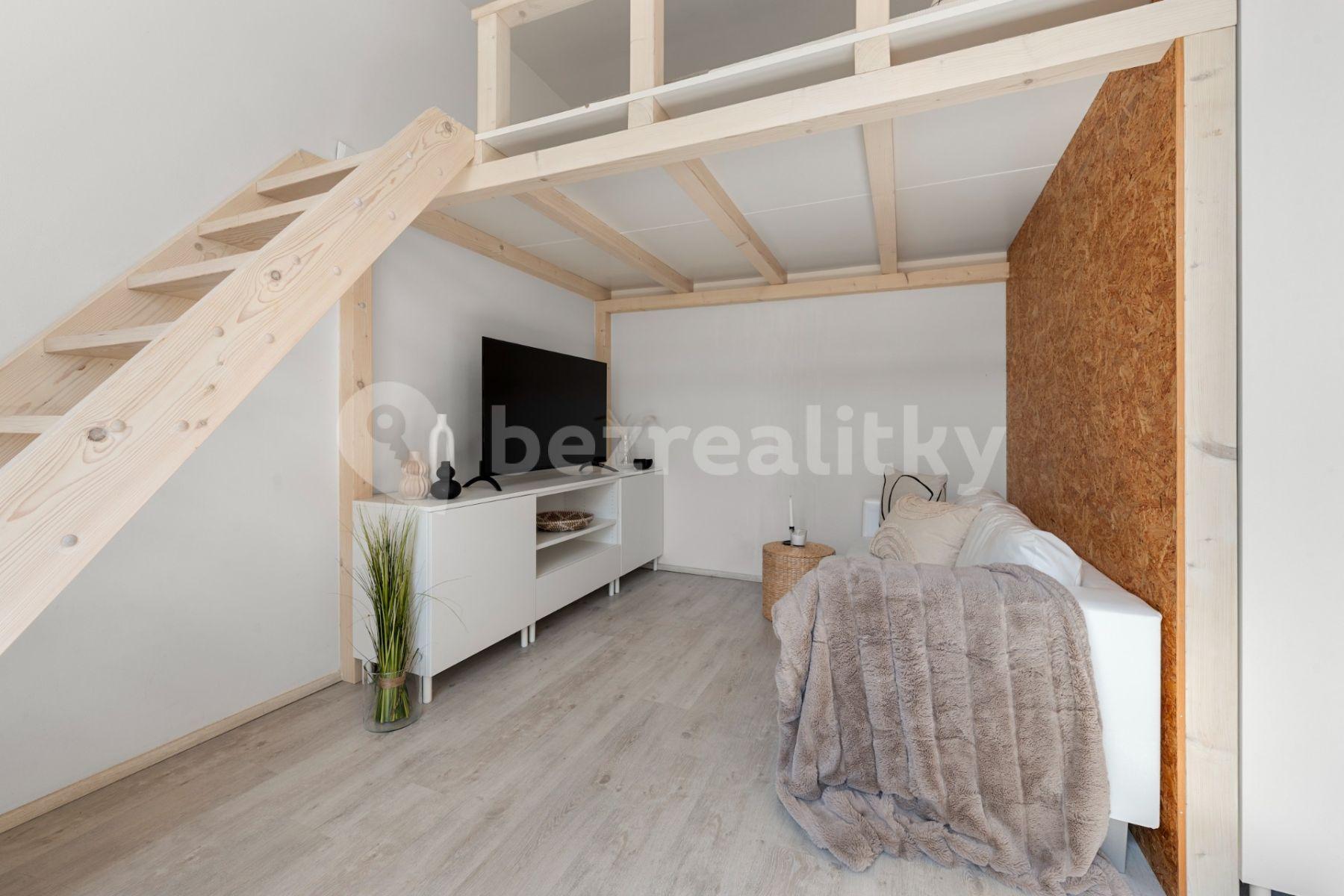 Studio flat to rent, 27 m², Štefánikova, Brno, Jihomoravský Region