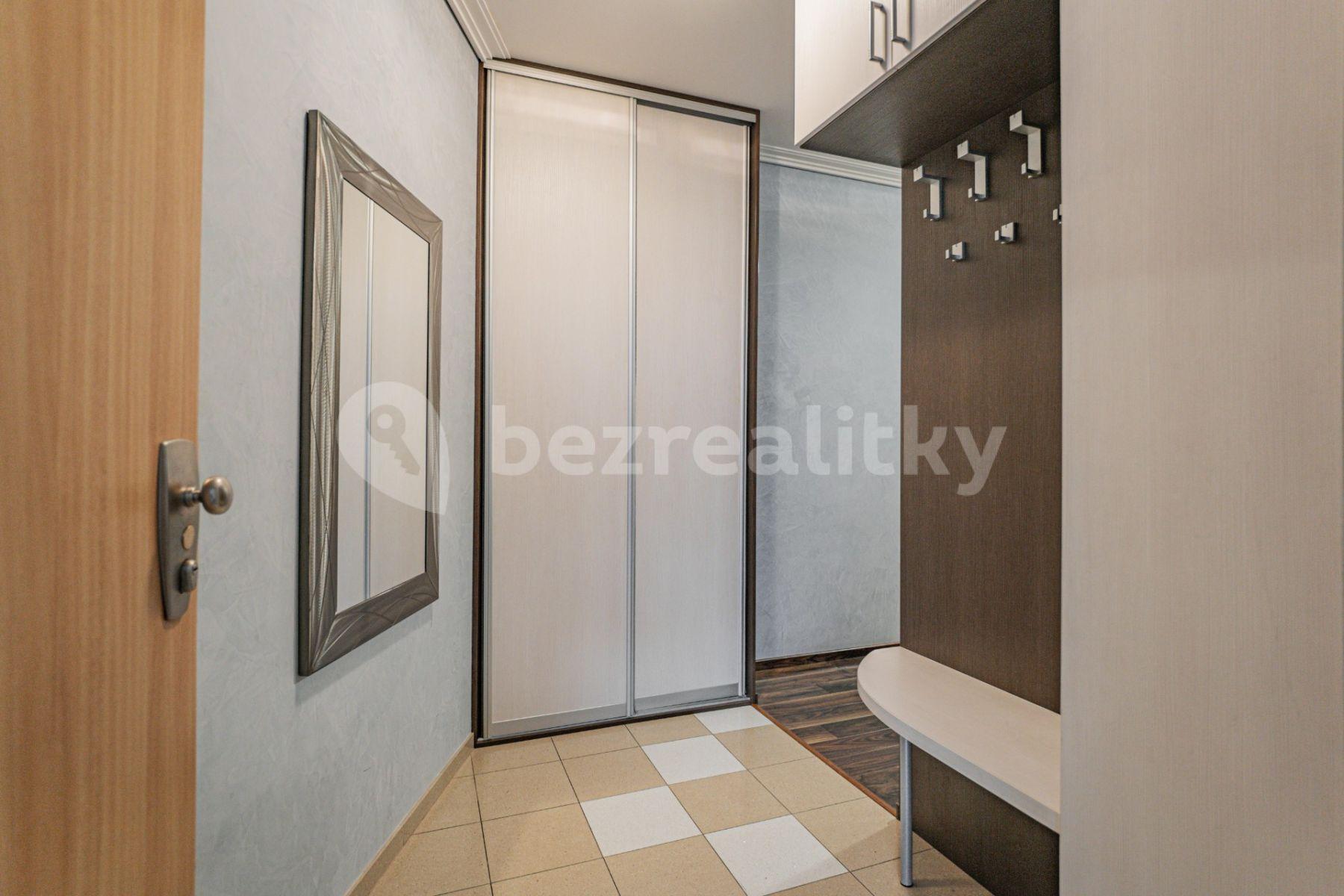 4 bedroom with open-plan kitchen flat for sale, 125 m², Trmická, Prague, Prague