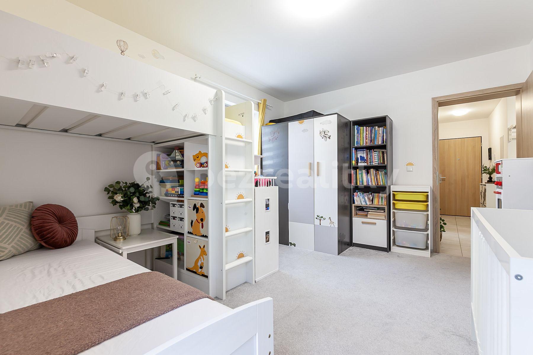 3 bedroom with open-plan kitchen flat for sale, 96 m², U Parketárny, Unhošť, Středočeský Region