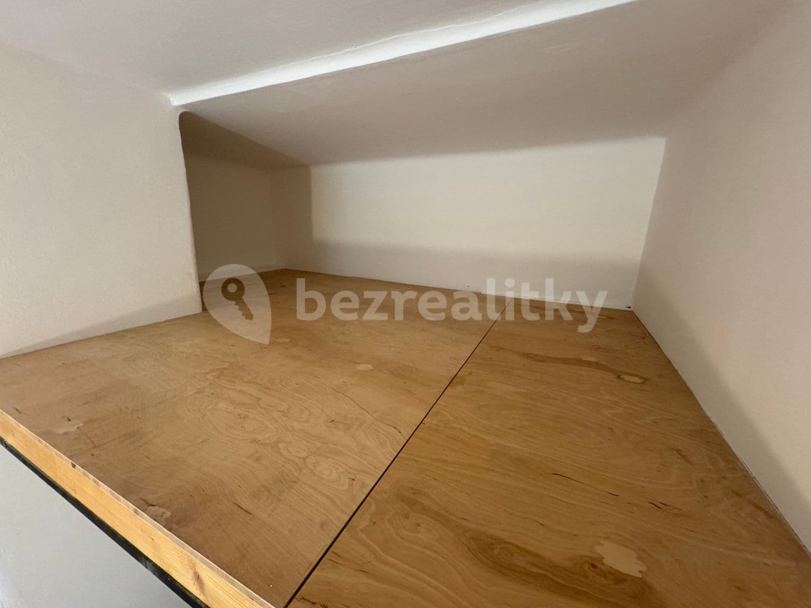 1 bedroom with open-plan kitchen flat to rent, 40 m², Radhošťská, Prague, Prague 1 bedroom with open-plan kitchen flat to rent, 40 m², Radhošťská, Prague, Prague