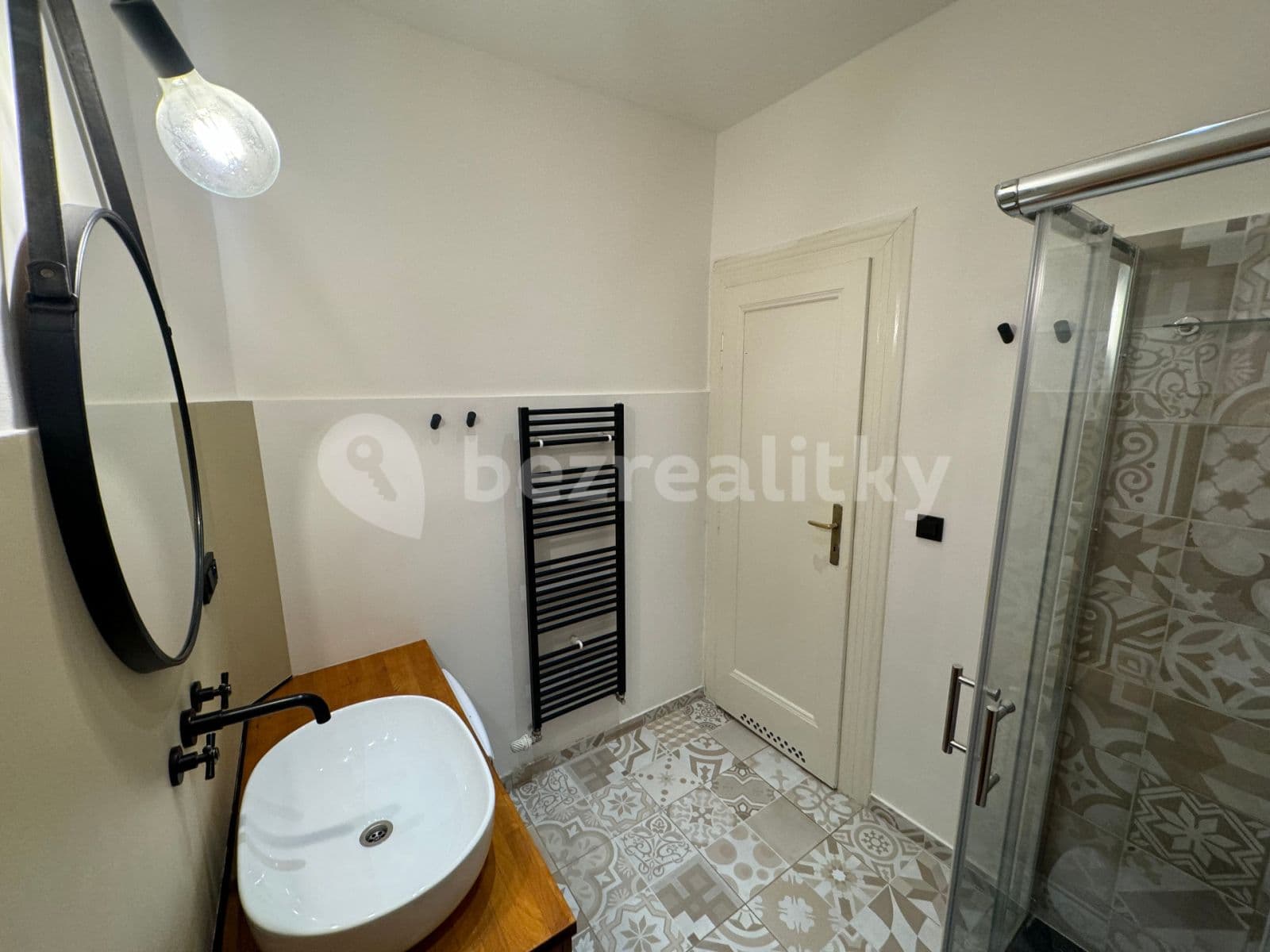 1 bedroom with open-plan kitchen flat to rent, 40 m², Radhošťská, Prague, Prague 1 bedroom with open-plan kitchen flat to rent, 40 m², Radhošťská, Prague, Prague