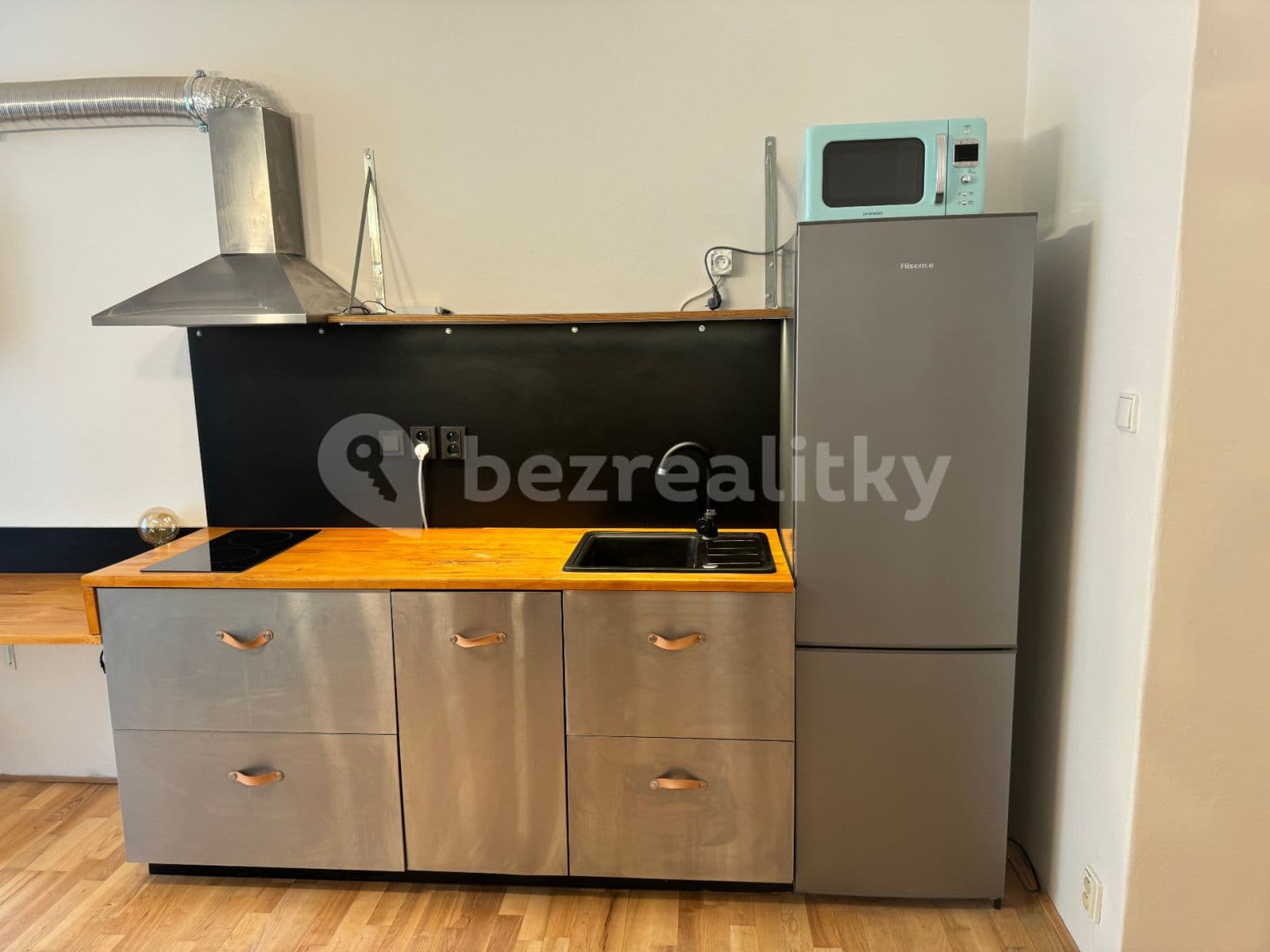 1 bedroom with open-plan kitchen flat to rent, 40 m², Radhošťská, Prague, Prague 1 bedroom with open-plan kitchen flat to rent, 40 m², Radhošťská, Prague, Prague