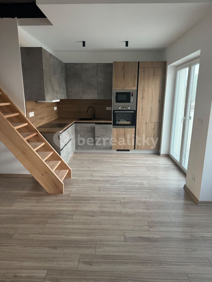 2 bedroom with open-plan kitchen flat to rent, 70 m², Syrovice, Jihomoravský Region 2 bedroom with open-plan kitchen flat to rent, 70 m², Syrovice, Jihomoravský Region
