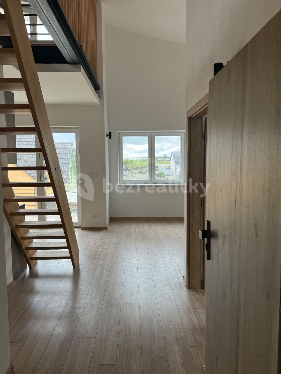 2 bedroom with open-plan kitchen flat to rent, 70 m², Syrovice, Jihomoravský Region 2 bedroom with open-plan kitchen flat to rent, 70 m², Syrovice, Jihomoravský Region