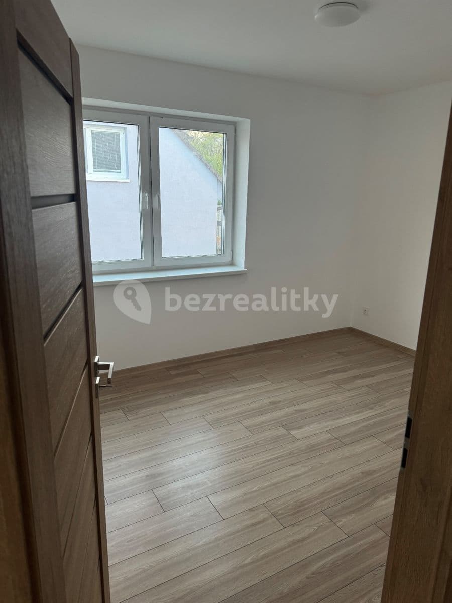 2 bedroom with open-plan kitchen flat to rent, 70 m², Syrovice, Jihomoravský Region