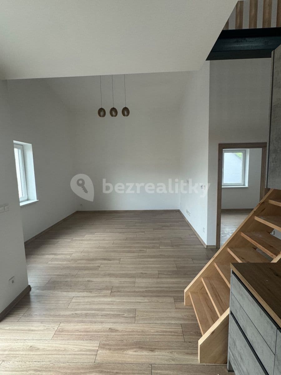 2 bedroom with open-plan kitchen flat to rent, 70 m², Syrovice, Jihomoravský Region 2 bedroom with open-plan kitchen flat to rent, 70 m², Syrovice, Jihomoravský Region