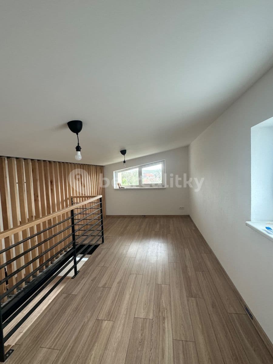 2 bedroom with open-plan kitchen flat to rent, 70 m², Syrovice, Jihomoravský Region 2 bedroom with open-plan kitchen flat to rent, 70 m², Syrovice, Jihomoravský Region