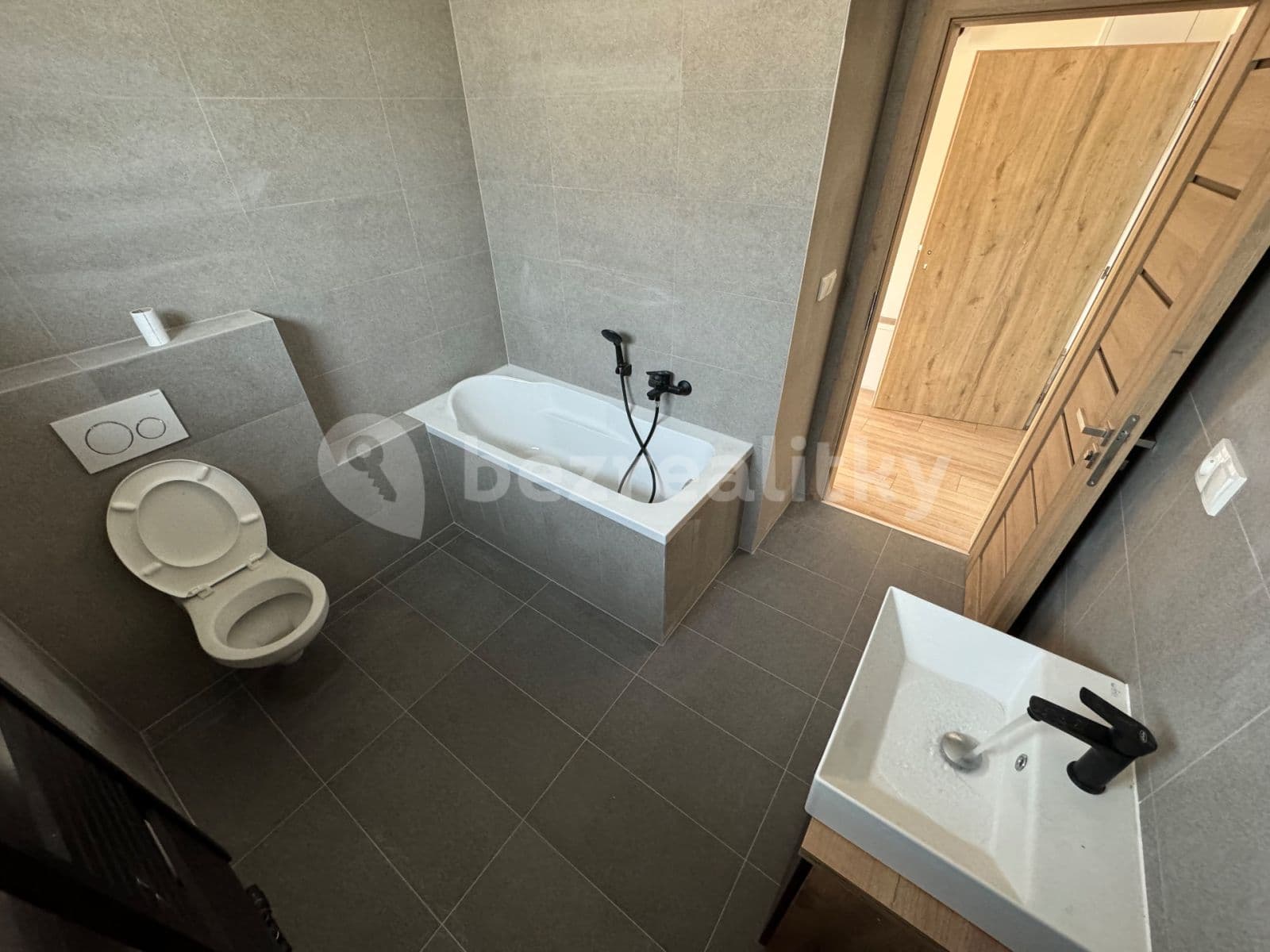 2 bedroom with open-plan kitchen flat to rent, 70 m², Syrovice, Jihomoravský Region 2 bedroom with open-plan kitchen flat to rent, 70 m², Syrovice, Jihomoravský Region