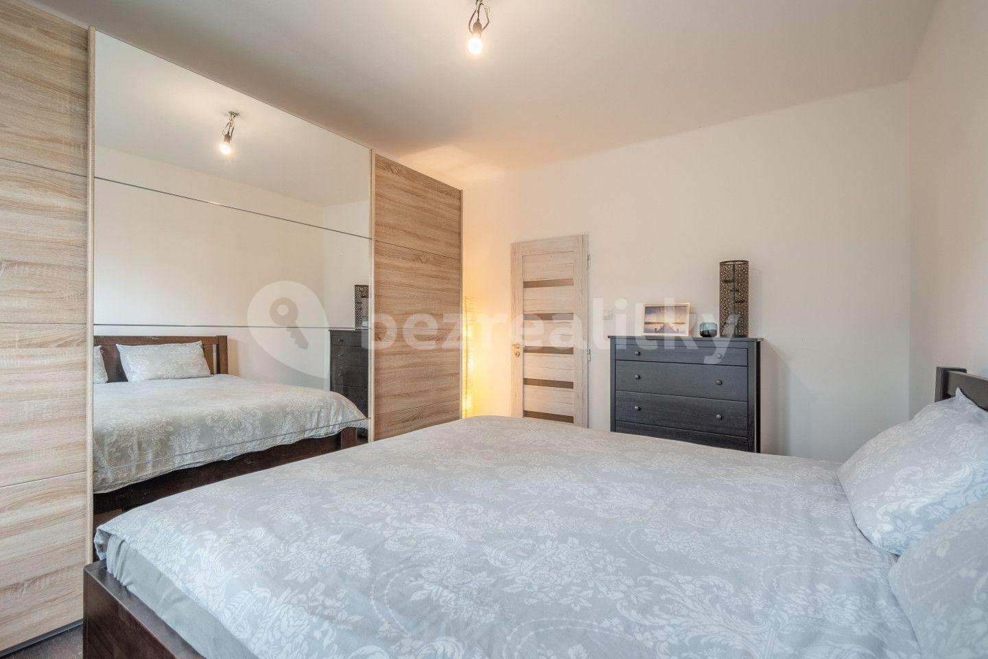 3 bedroom with open-plan kitchen flat for sale, 90 m², V Podskalí, Přezletice, Středočeský Region