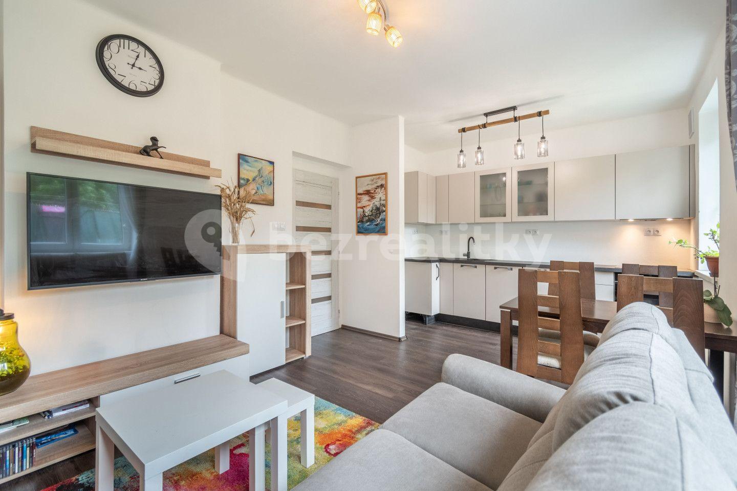 3 bedroom with open-plan kitchen flat for sale, 90 m², V Podskalí, Přezletice, Středočeský Region