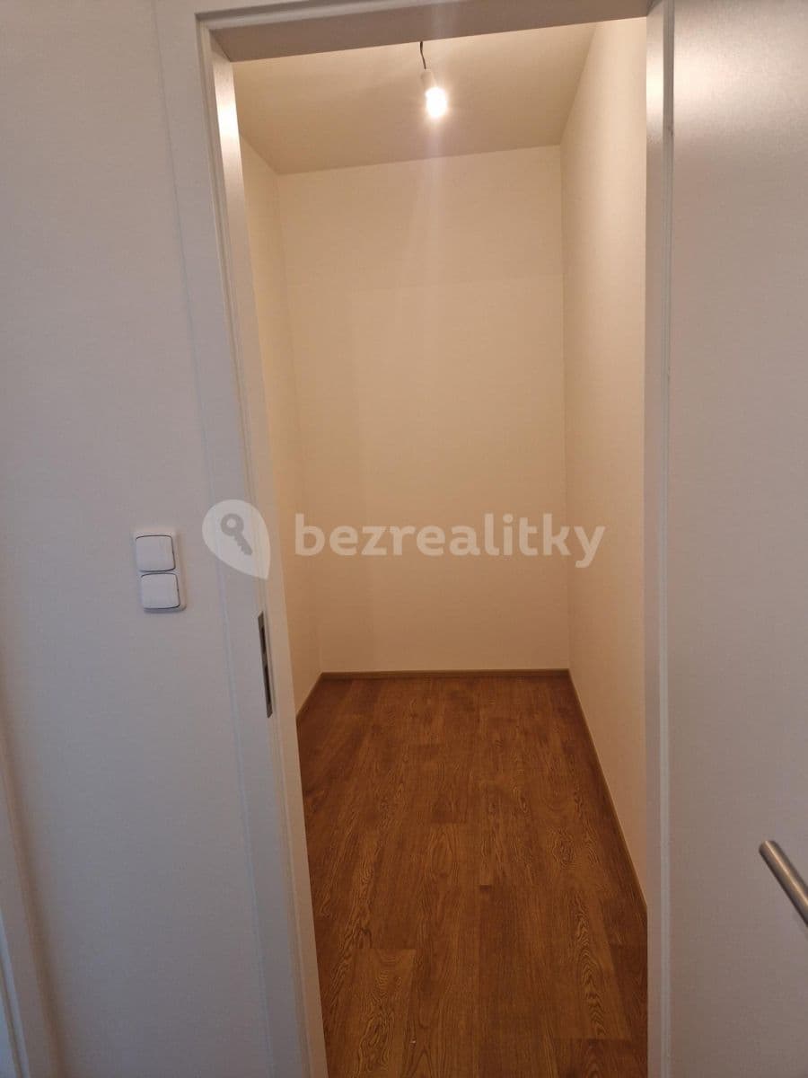 1 bedroom with open-plan kitchen flat to rent, 53 m², Pod Harfou, Prague, Prague 1 bedroom with open-plan kitchen flat to rent, 53 m², Pod Harfou, Prague, Prague