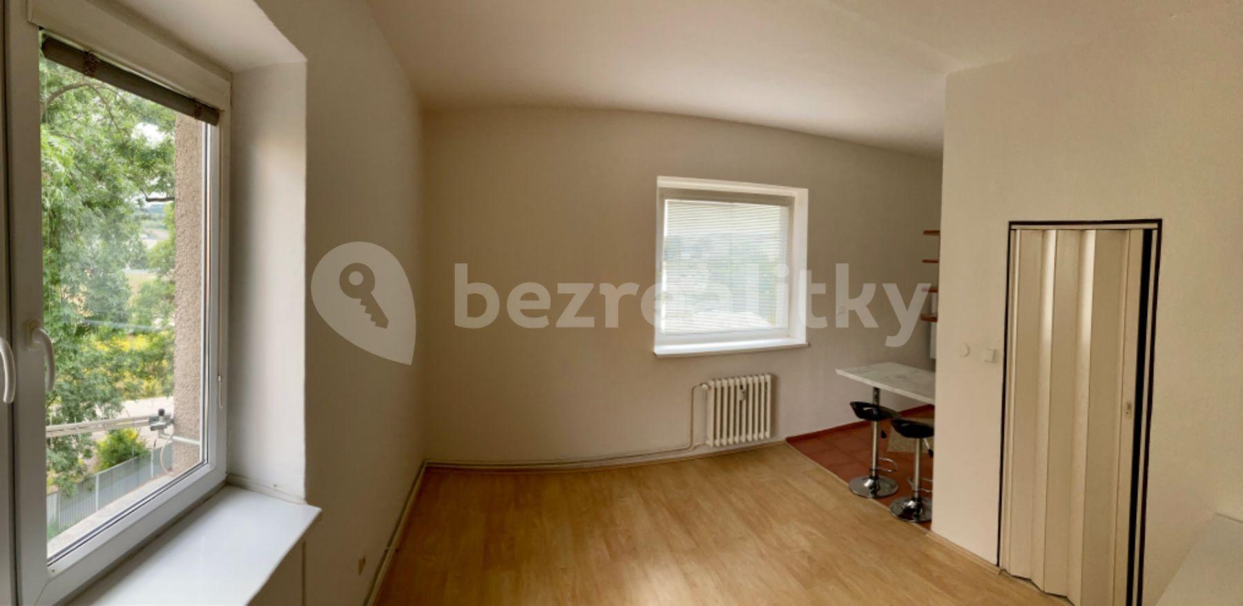Studio flat for sale, 31 m², Tovární, Beroun, Středočeský Region