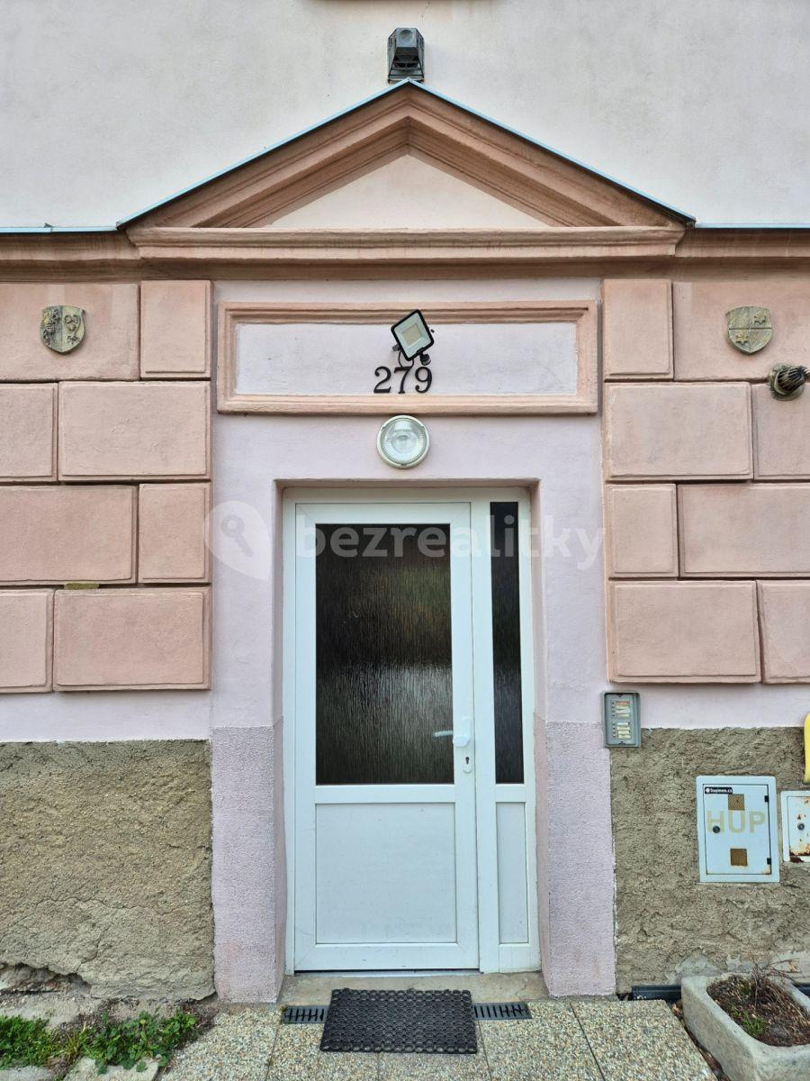 2 bedroom with open-plan kitchen flat for sale, 60 m², nám. T. G. Masaryka, Smečno, Středočeský Region