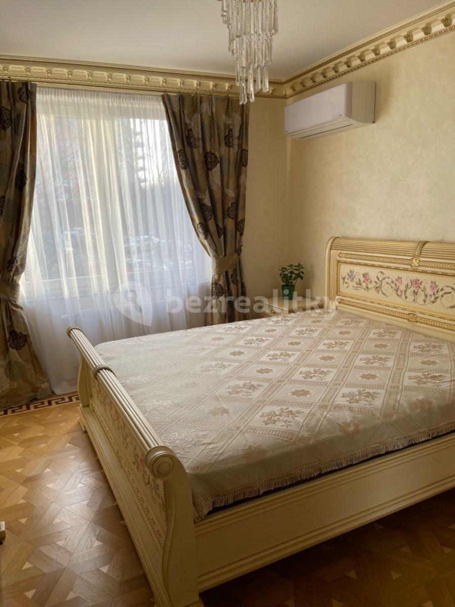 4 bedroom with open-plan kitchen flat to rent, 150 m², Pod Hranicí, Prague, Prague