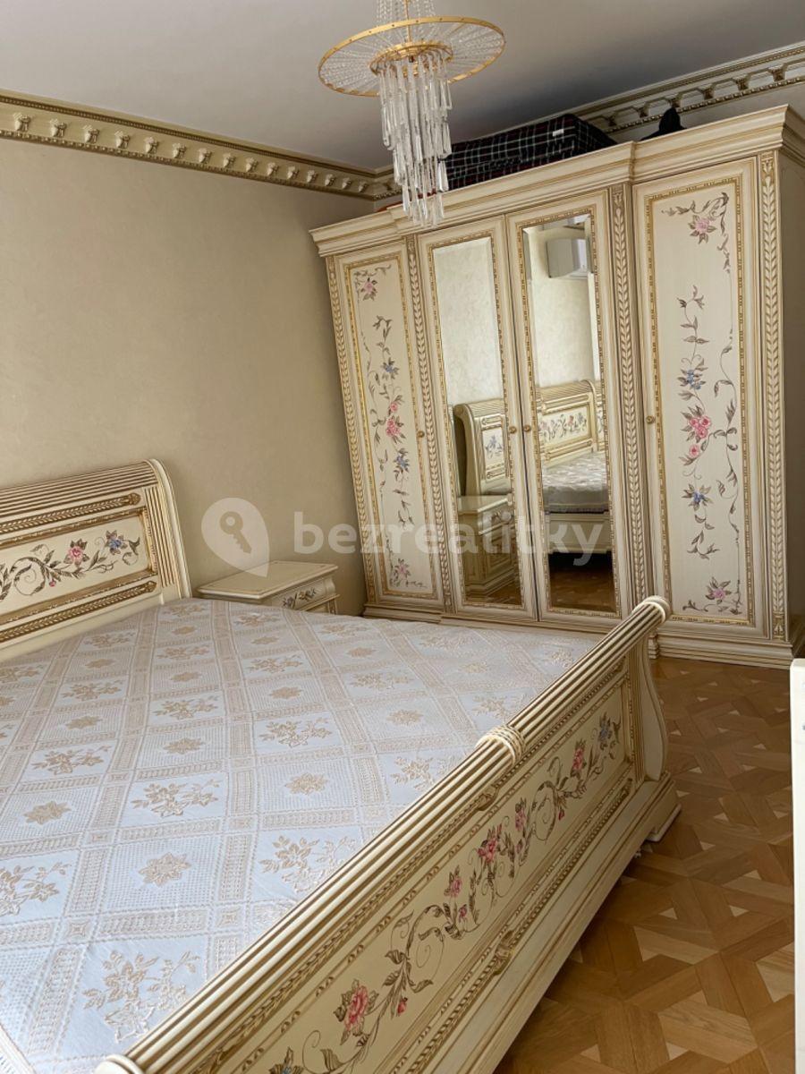 4 bedroom with open-plan kitchen flat to rent, 150 m², Pod Hranicí, Prague, Prague