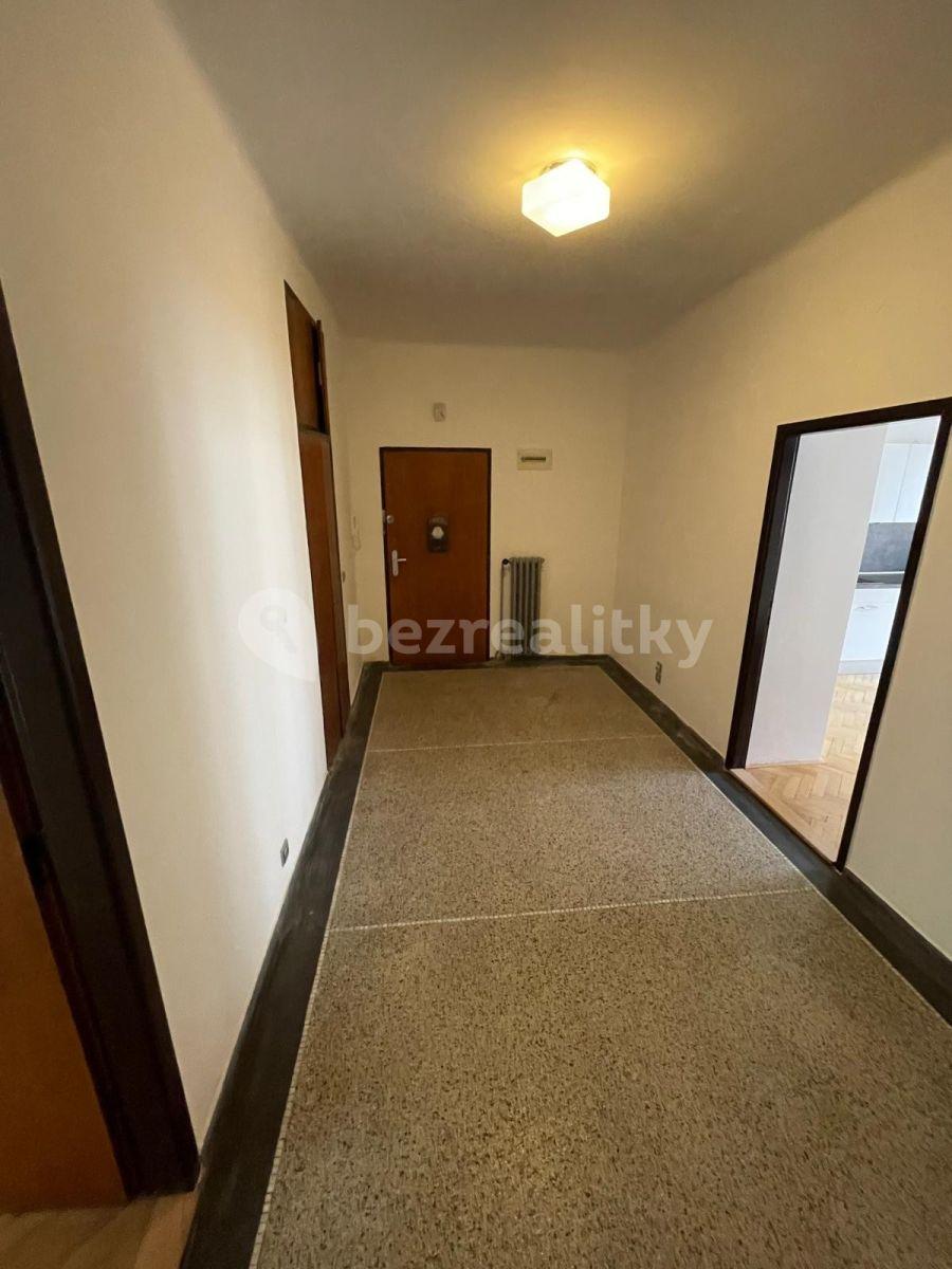 2 bedroom with open-plan kitchen flat to rent, 101 m², Chorvatská, Prague, Prague