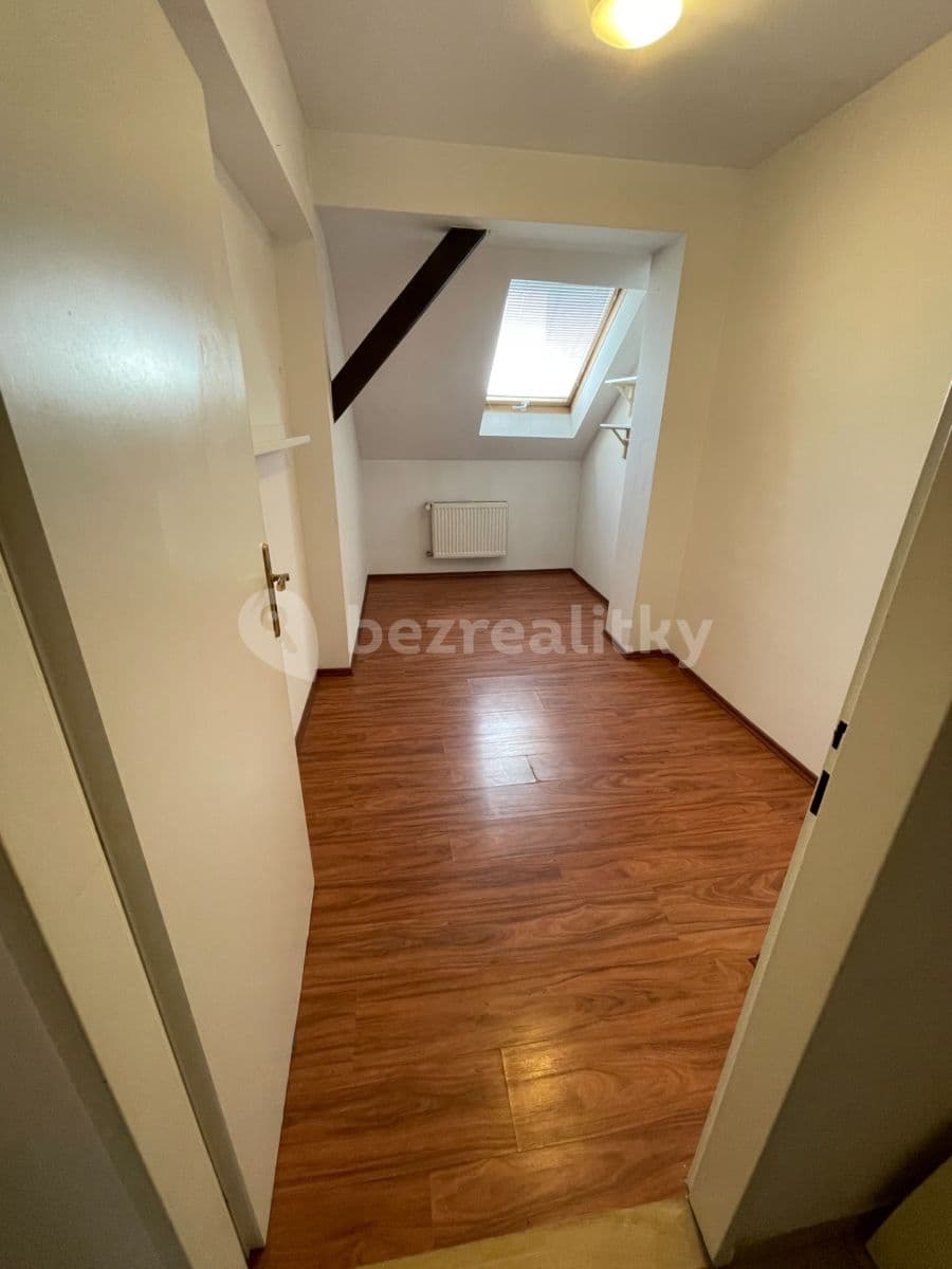 3 bedroom flat to rent, 72 m², Konšelská, Prague, Prague